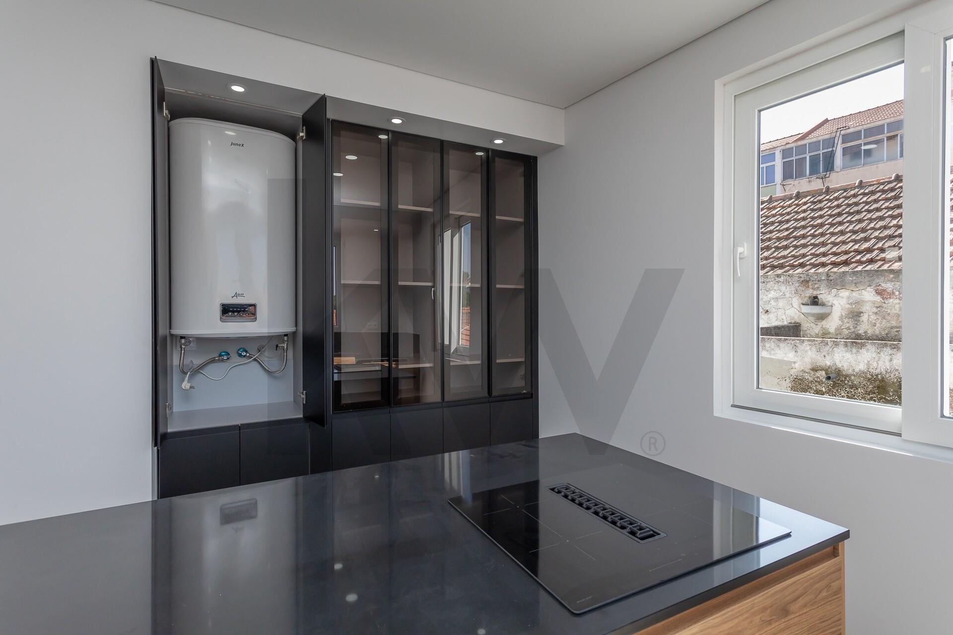 Apartamento T3 à Venda em Almada - Setúbal - Portugal - 4