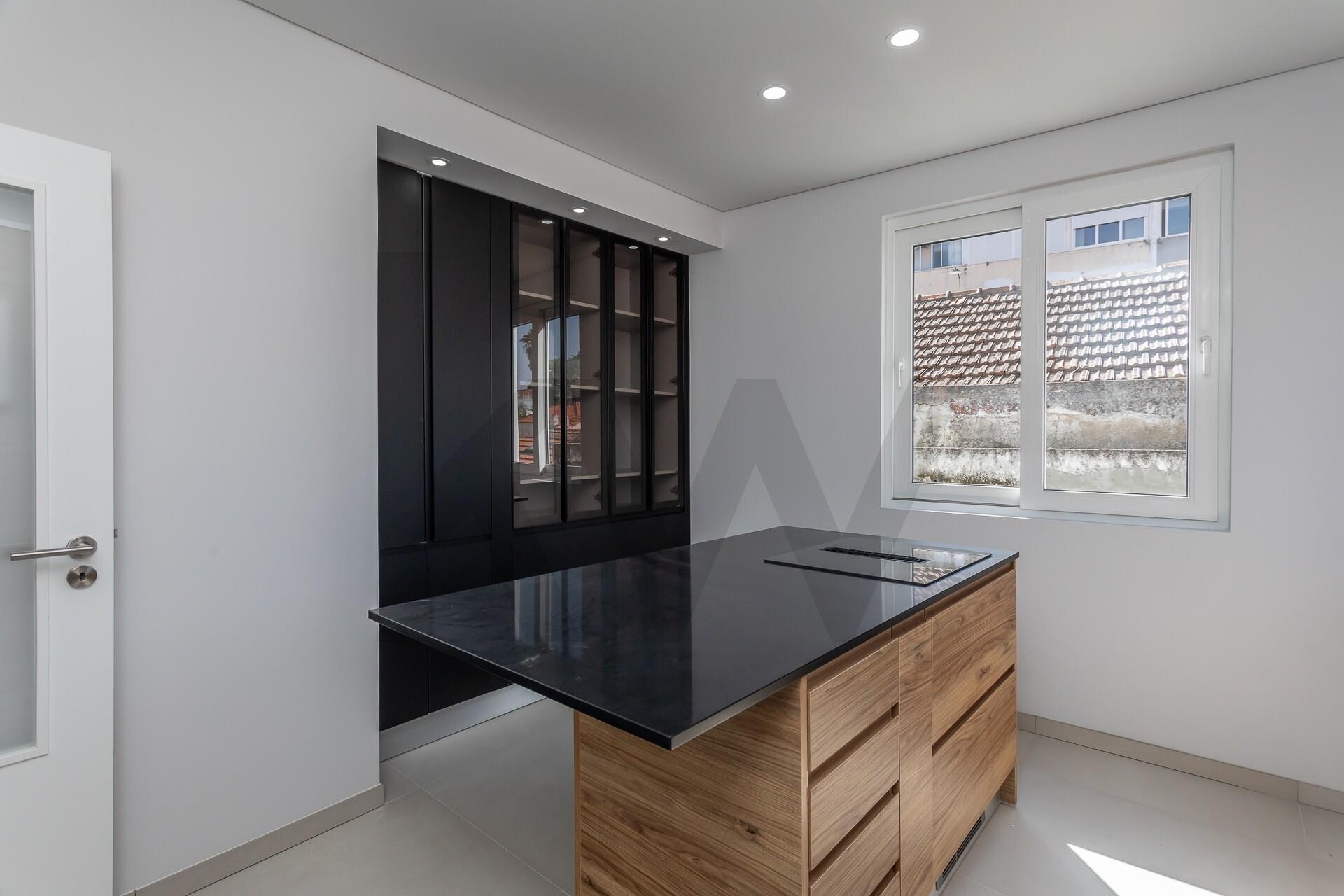 Apartamento T3 à Venda em Almada - Setúbal - Portugal - 7