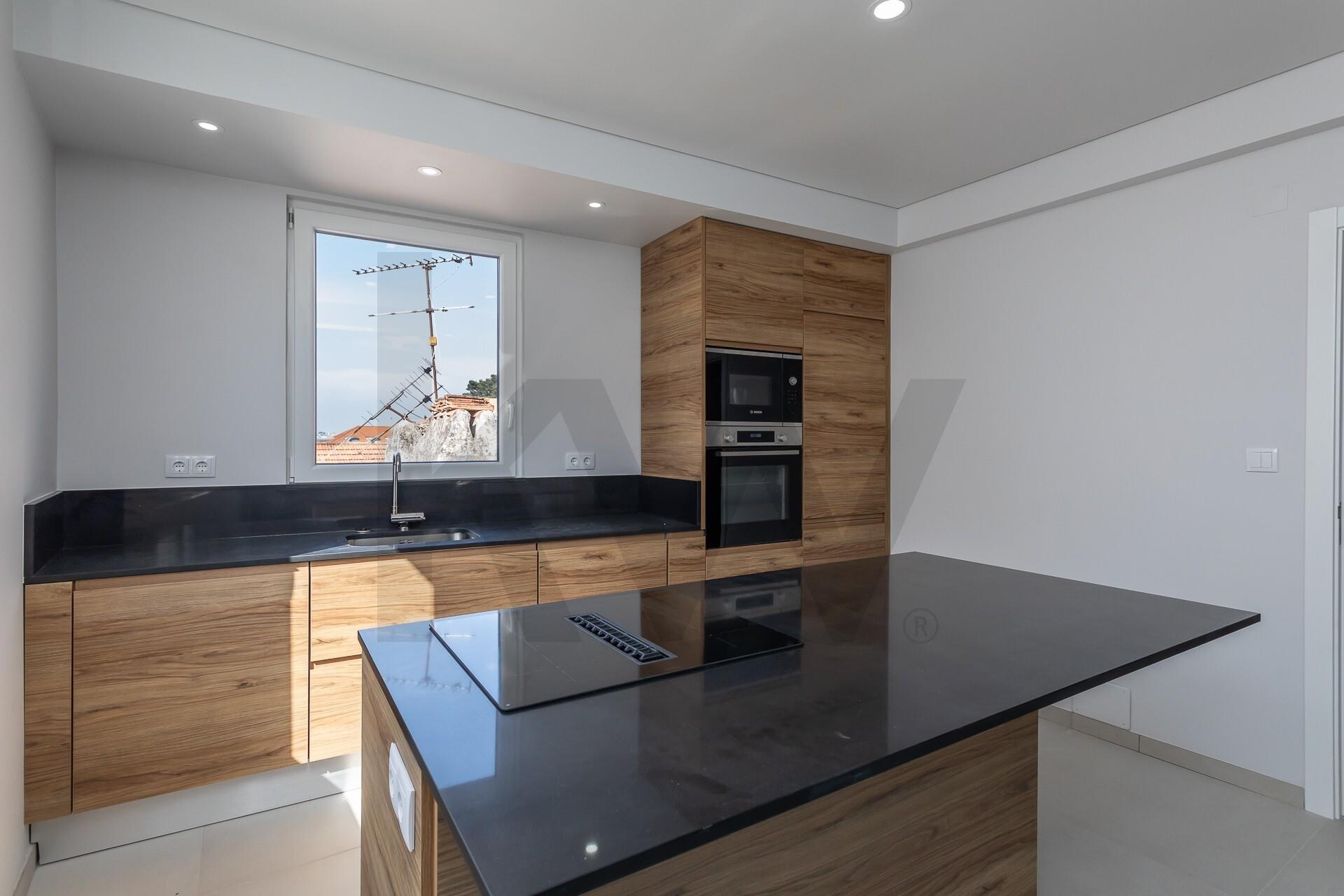 Apartamento T3 à Venda em Almada - Setúbal - Portugal - 8