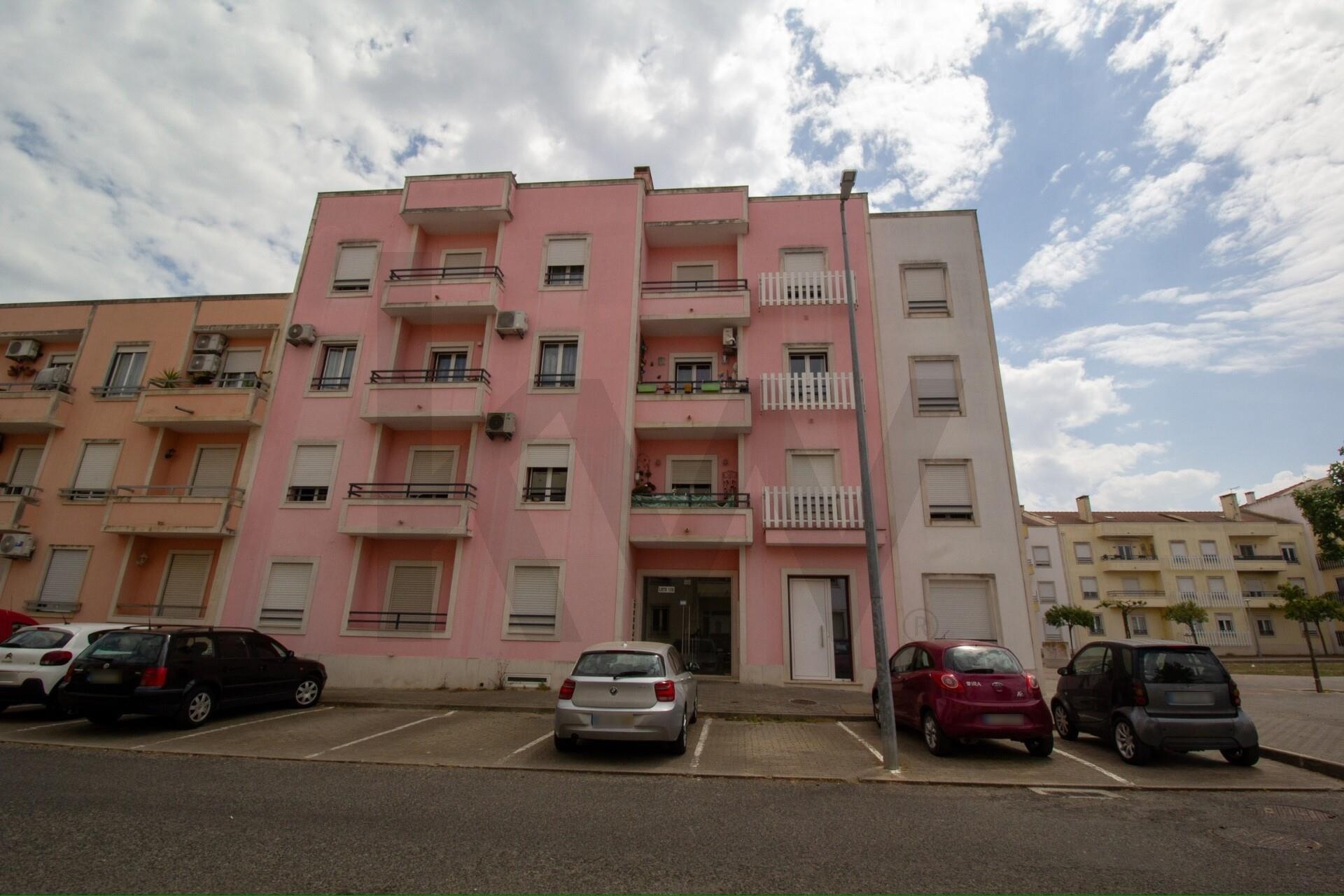 Apartamento T3 à Venda em Almeirim - Santarém - Portugal - 1