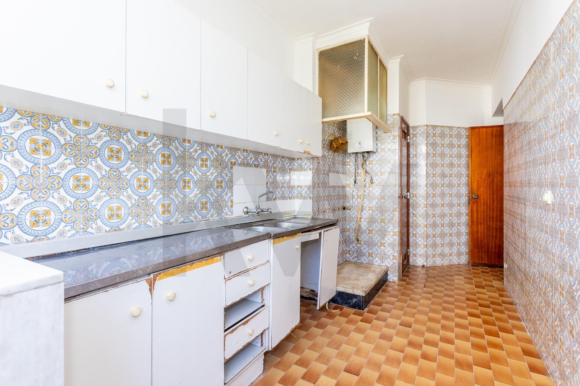 Apartamento T3 à Venda em Amadora - Lisboa - Portugal - 2