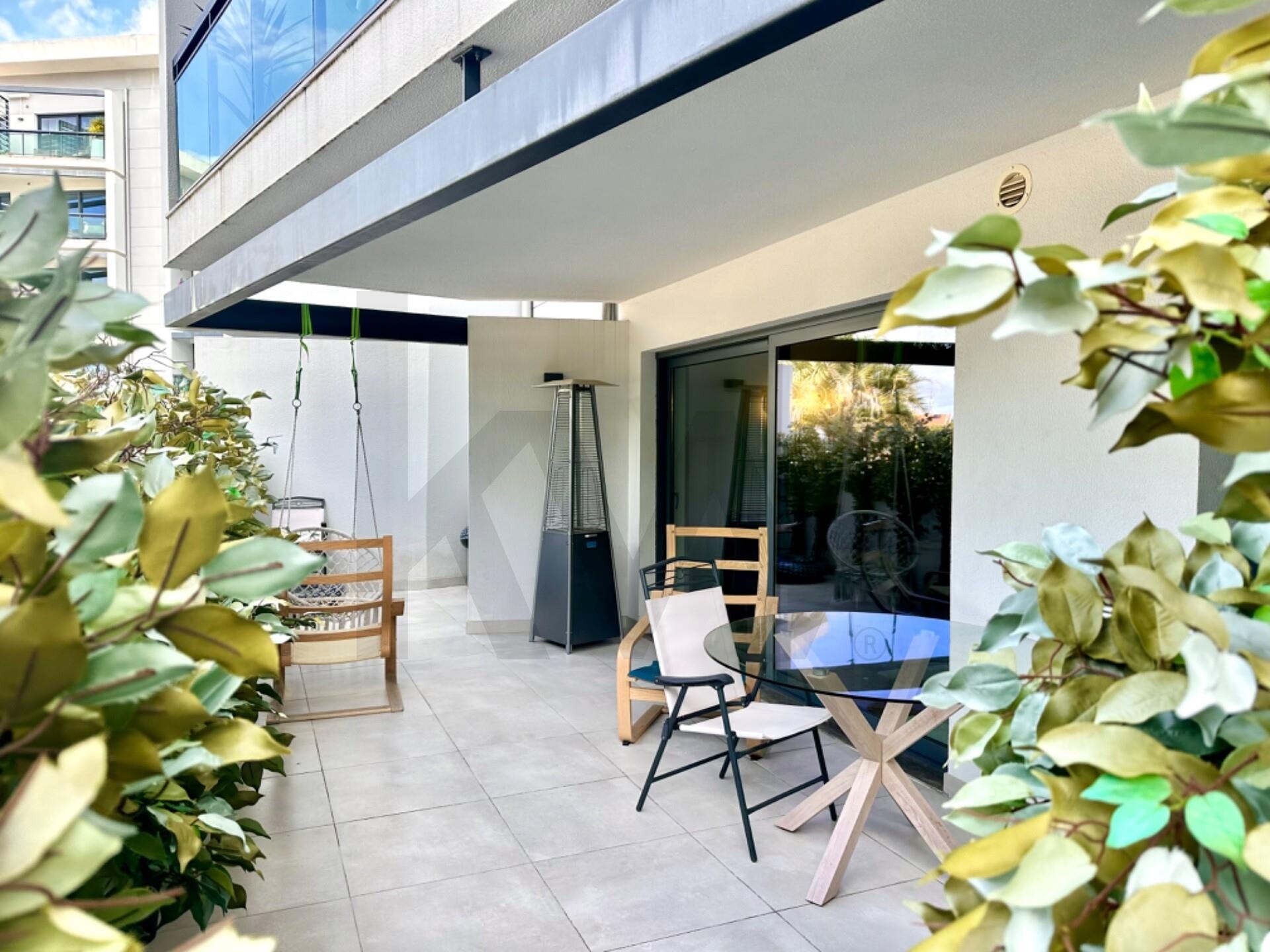 Apartamento T3 à Venda em Carcavelos - Lisboa - Portugal - 1