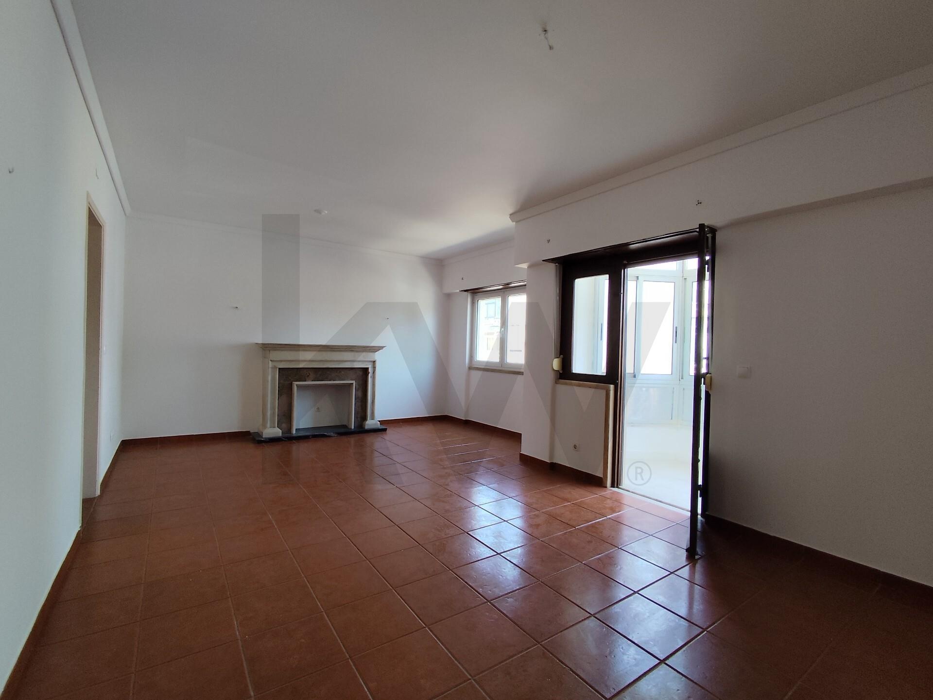Apartamento T3 à Venda em Carcavelos - Lisboa - Portugal - 3