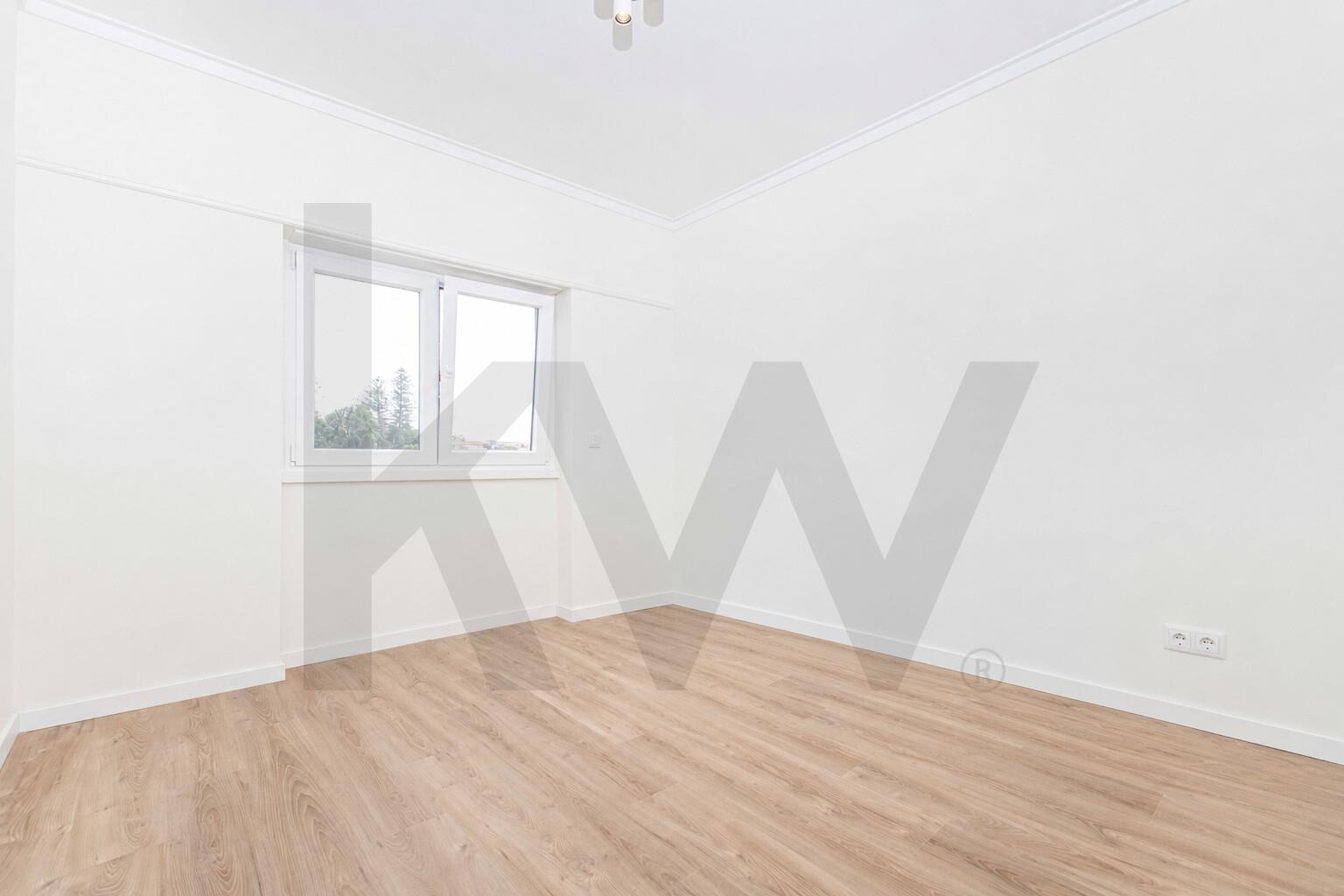 Apartamento T3 à Venda em Carcavelos - Lisboa - Portugal - 2