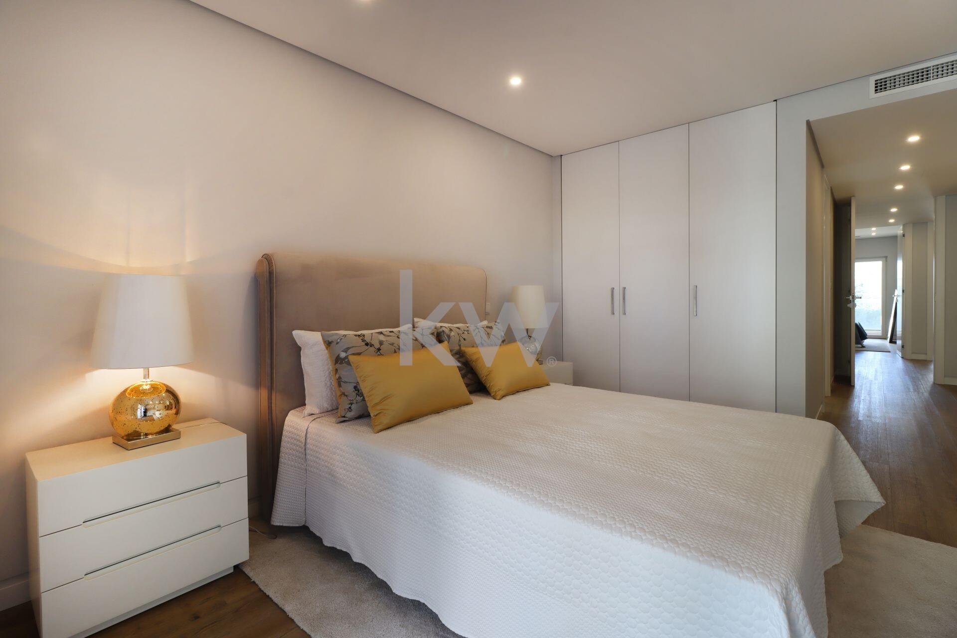 Apartamento T3 à Venda em Carcavelos - Lisboa - Portugal - 1