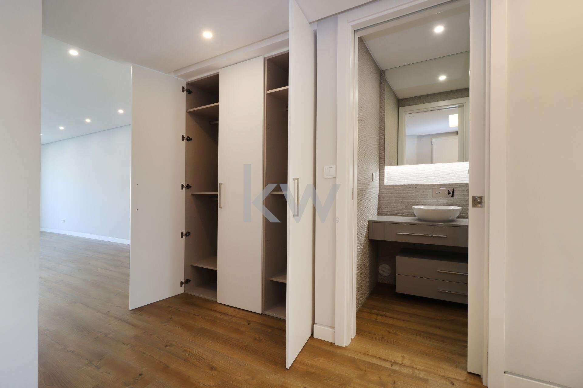 Apartamento T3 à Venda em Carcavelos - Lisboa - Portugal - 8