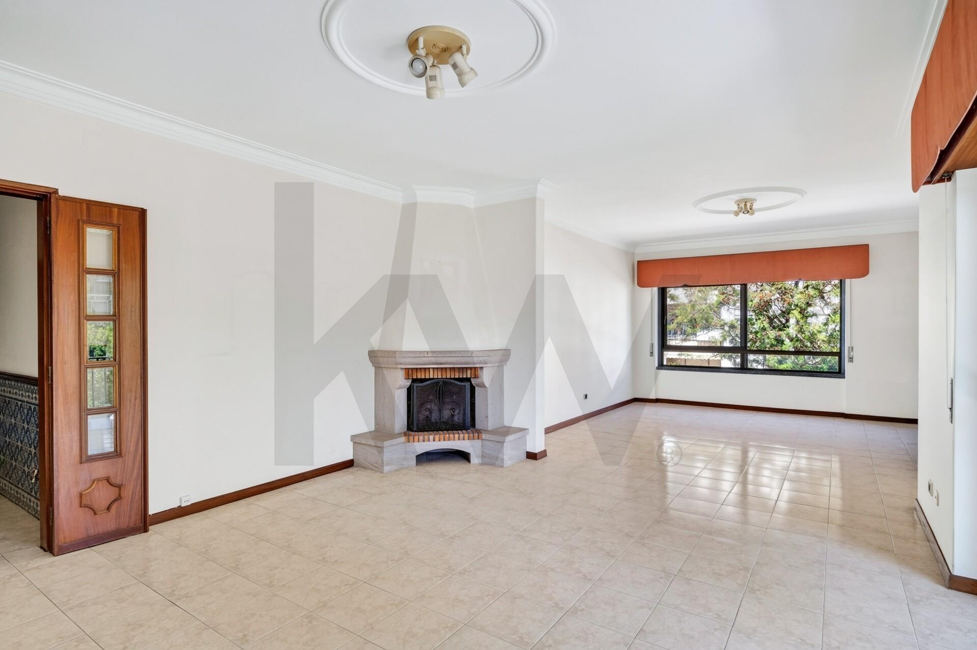 Apartamento T3 à Venda em Carcavelos - Lisboa - Portugal - 2