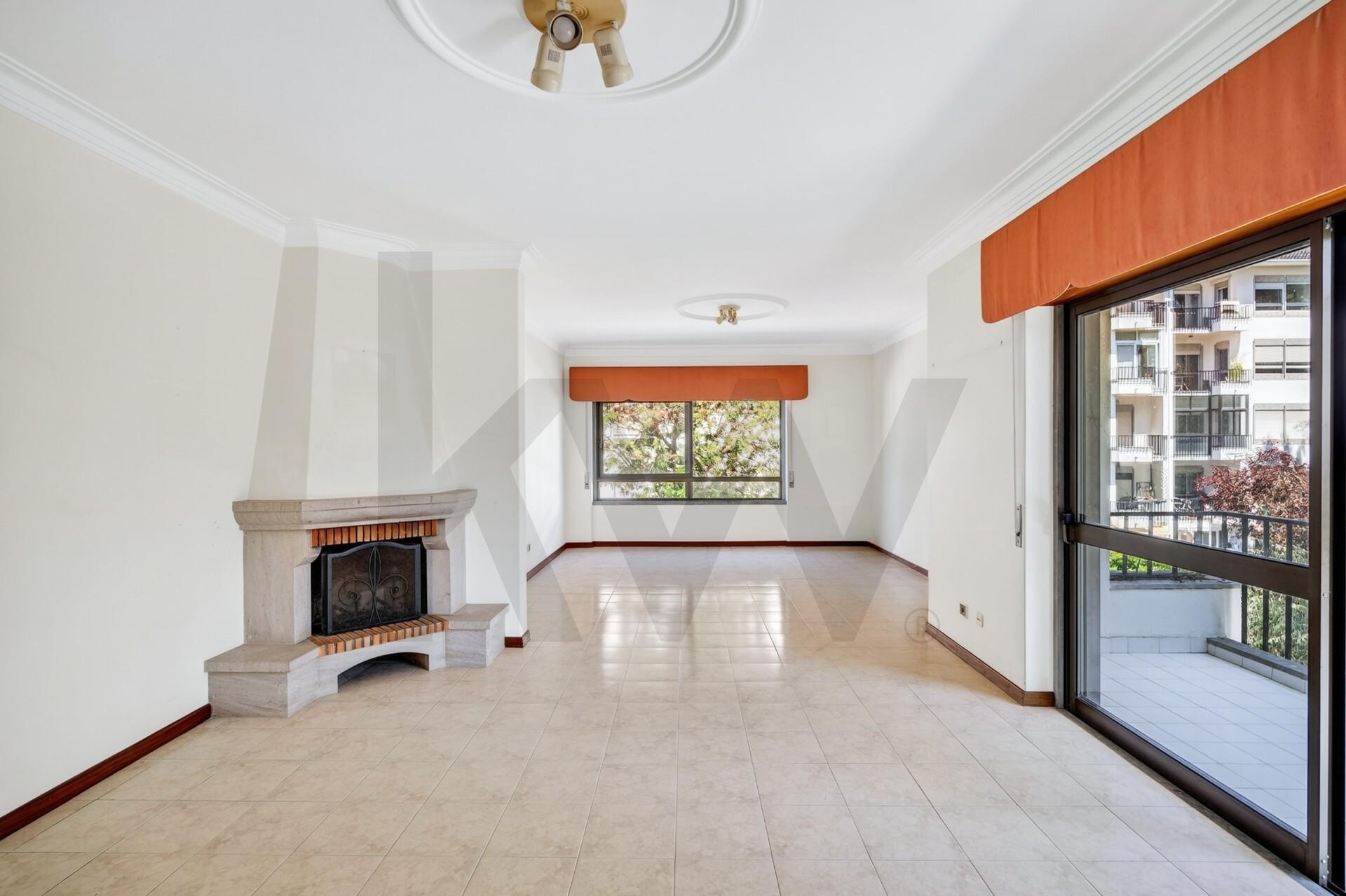 Apartamento T3 à Venda em Carcavelos - Lisboa - Portugal - 3