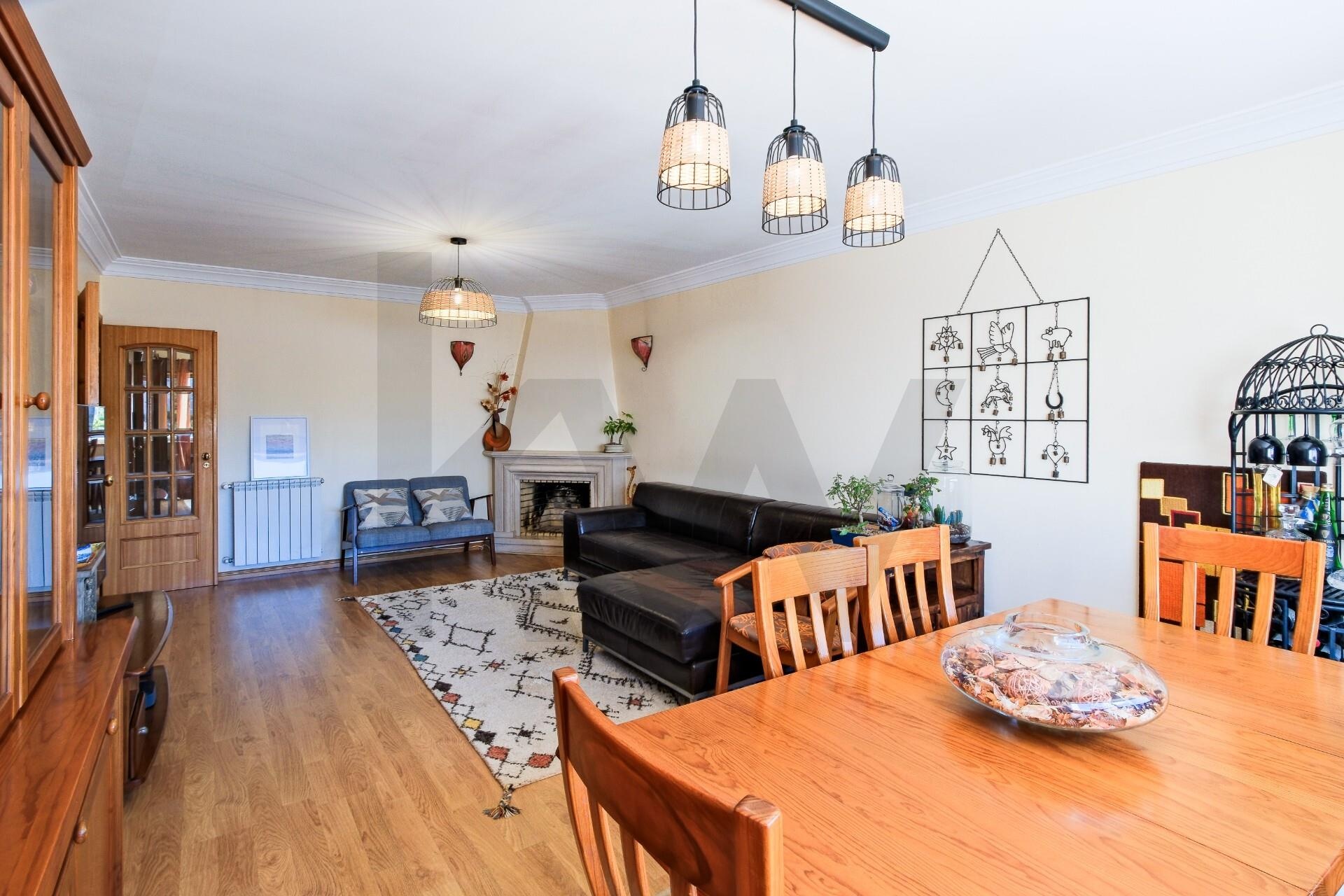 Apartamento T3 à Venda em Carcavelos - Lisboa - Portugal - 2
