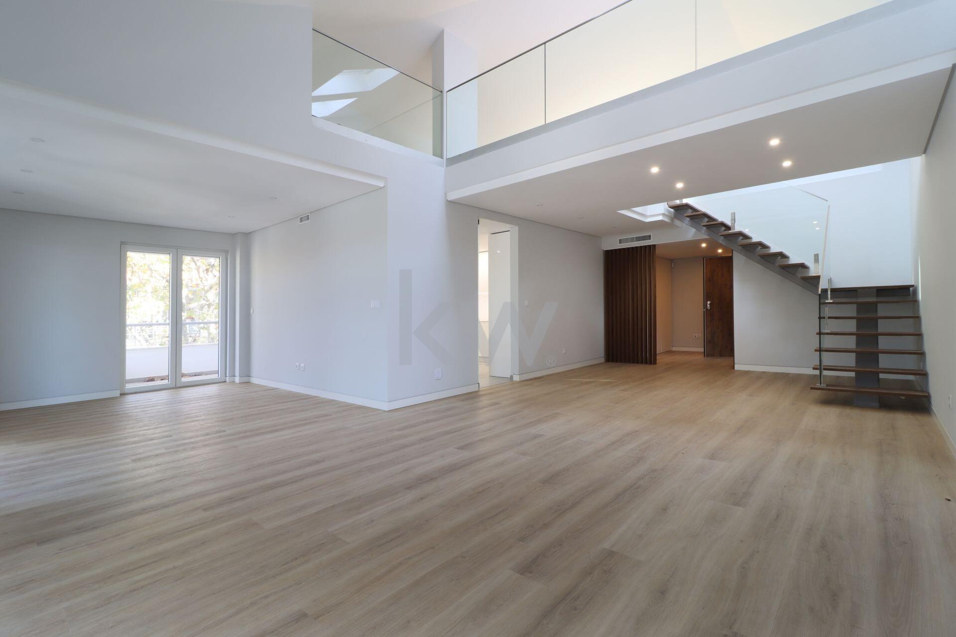 Apartamento T3 à Venda em Carcavelos - Lisboa - Portugal - 1