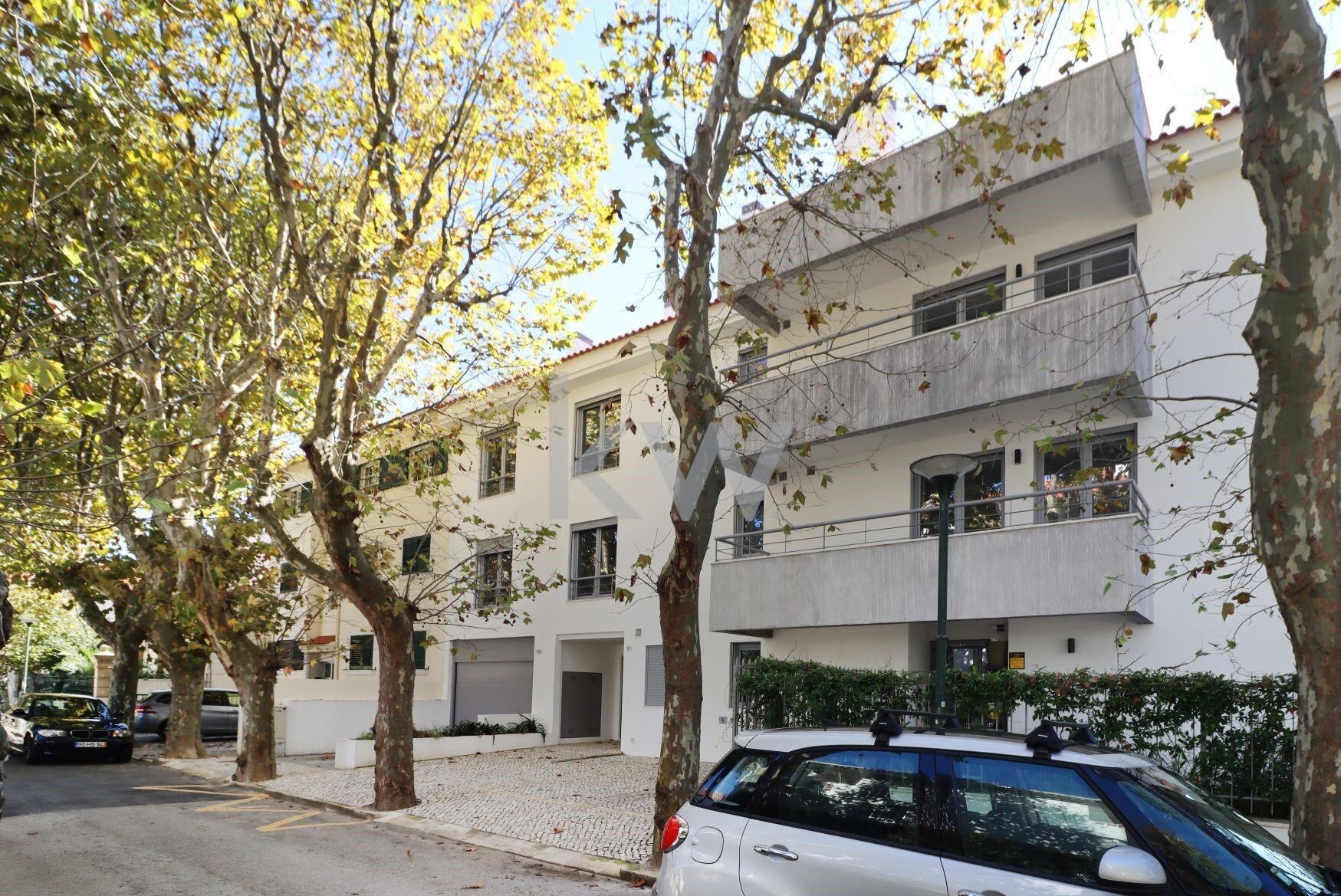 Apartamento T3 à Venda em Carcavelos - Lisboa - Portugal - 2