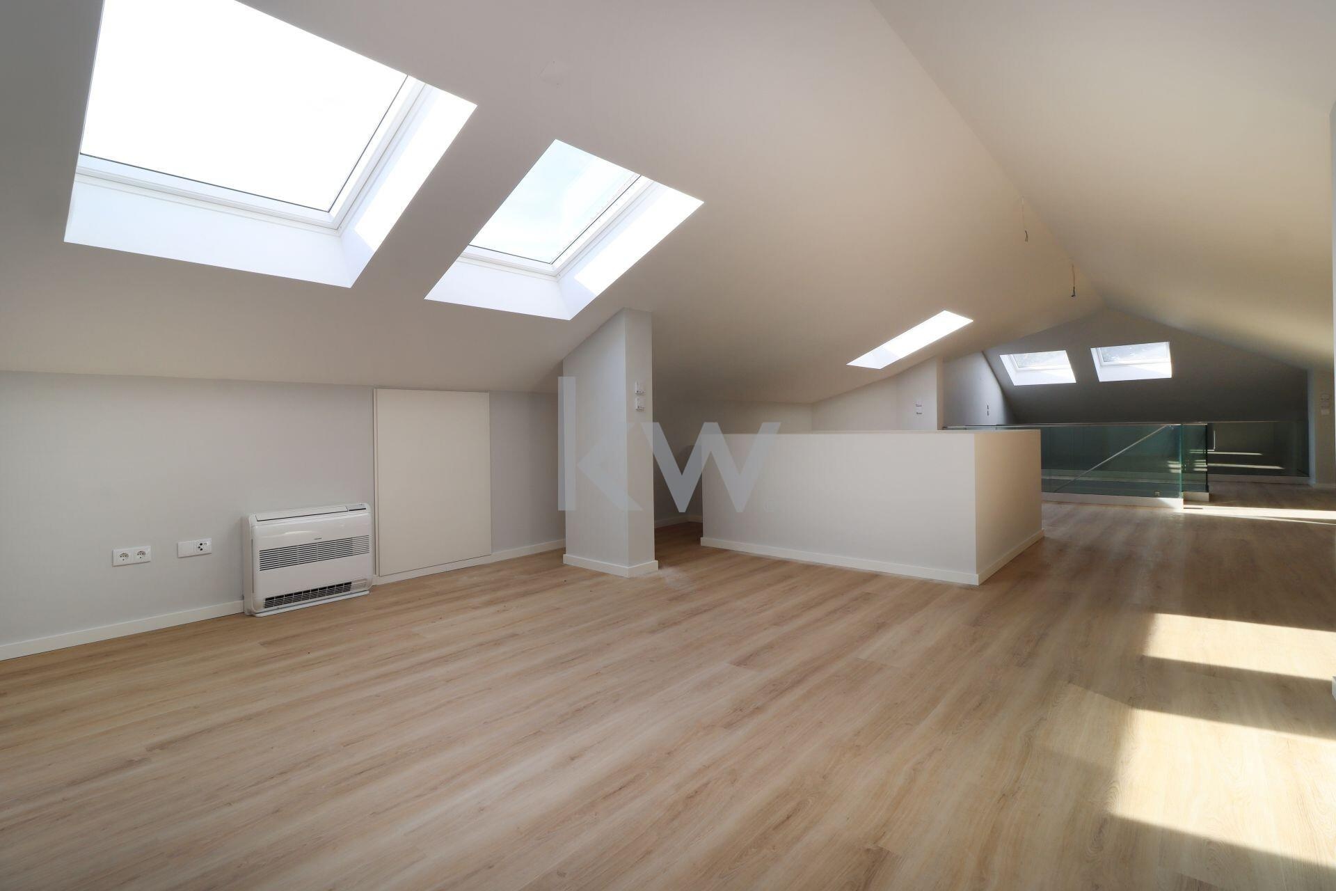 Apartamento T3 à Venda em Carcavelos - Lisboa - Portugal - 3