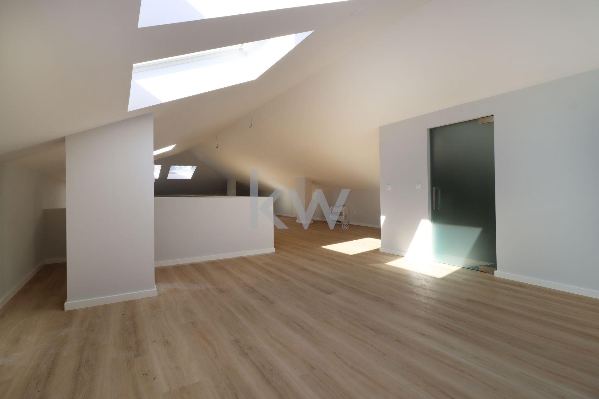 Apartamento T3 à Venda em Carcavelos - Lisboa - Portugal - 4
