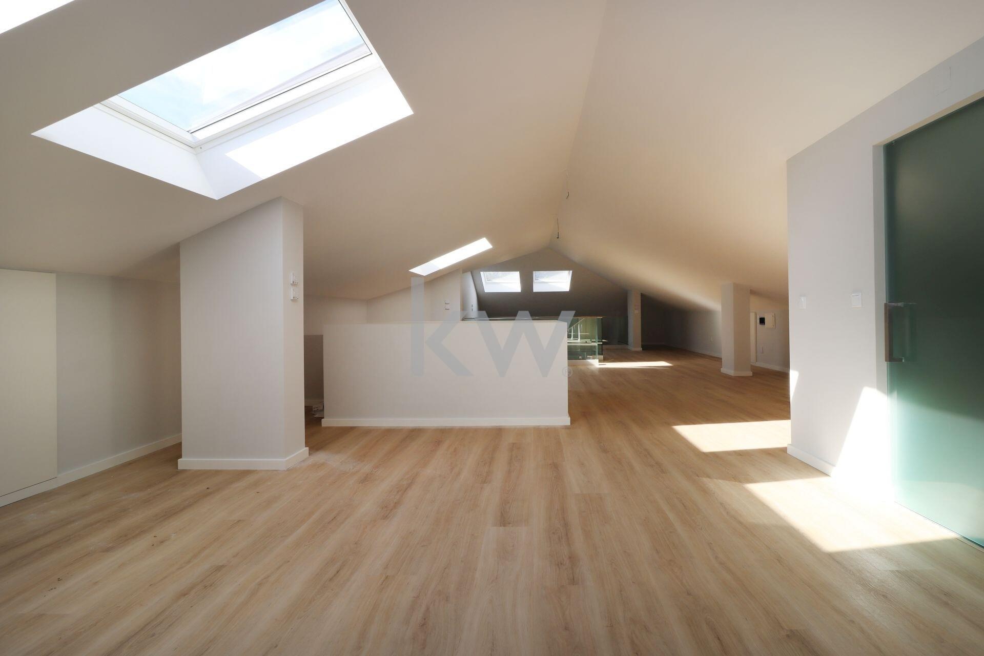 Apartamento T3 à Venda em Carcavelos - Lisboa - Portugal - 5