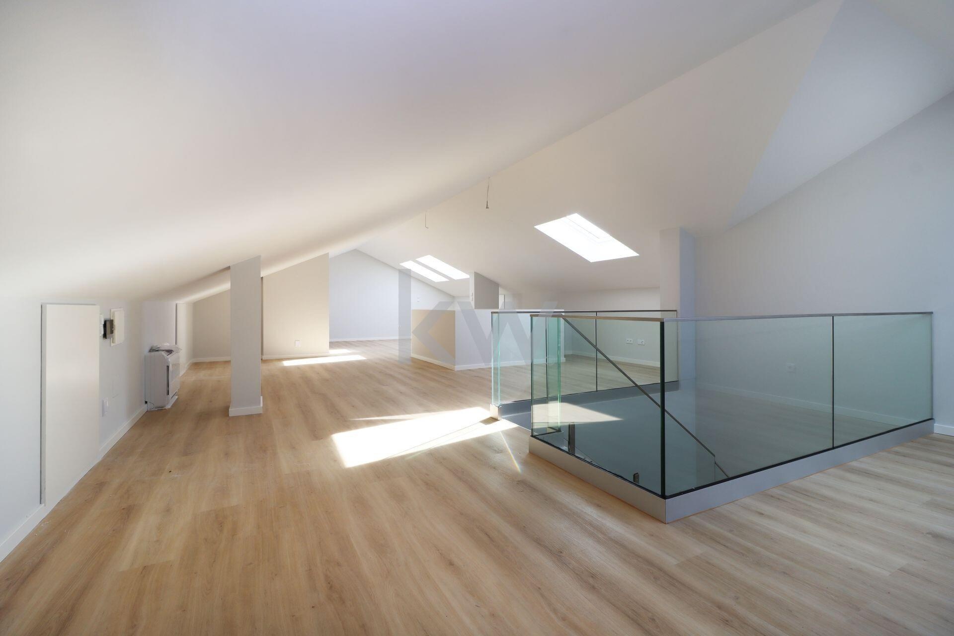 Apartamento T3 à Venda em Carcavelos - Lisboa - Portugal - 7