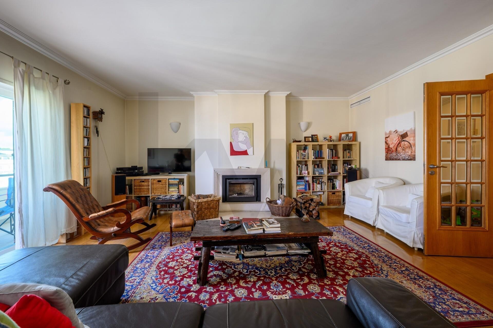 Apartamento T3 à Venda em Estoril - Lisboa - Portugal - 2