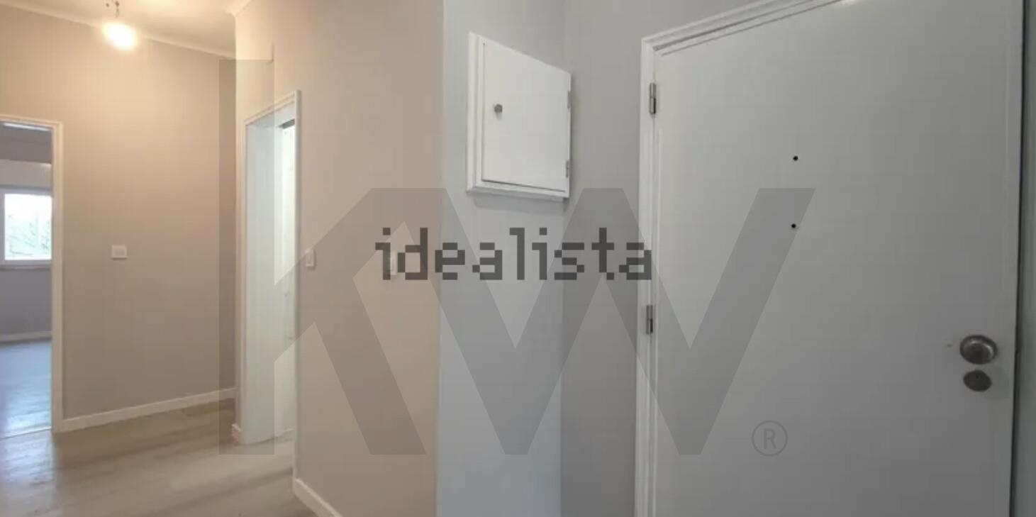 Apartamento T3 à Venda em Laranjeiro - Setúbal - Portugal - 2