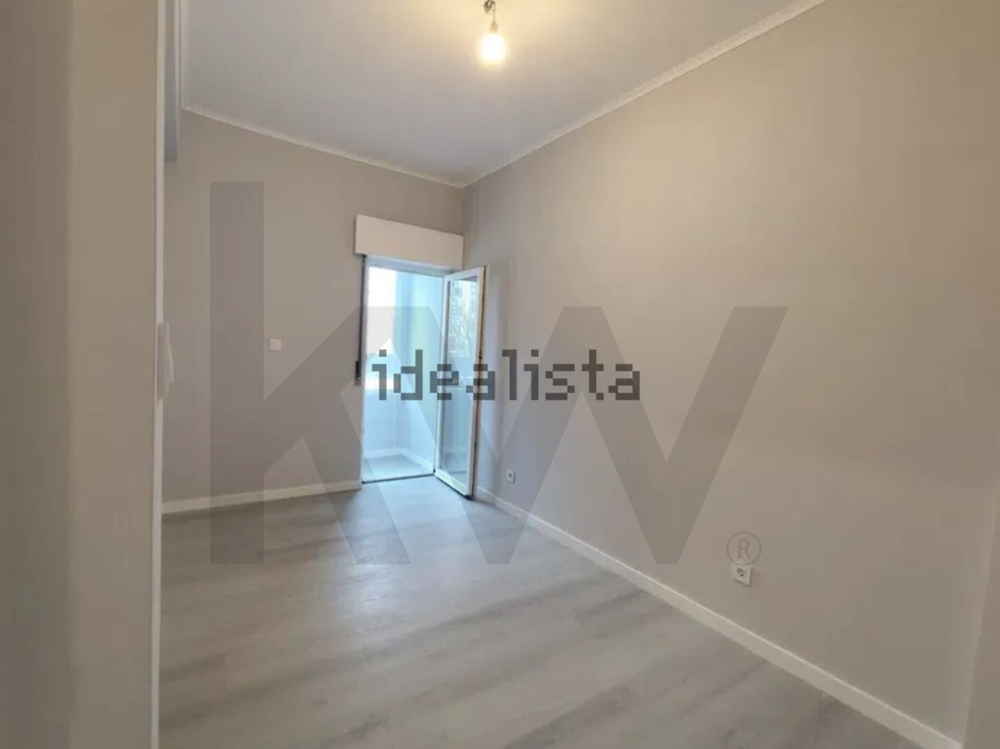 Apartamento T3 à Venda em Laranjeiro - Setúbal - Portugal - 8