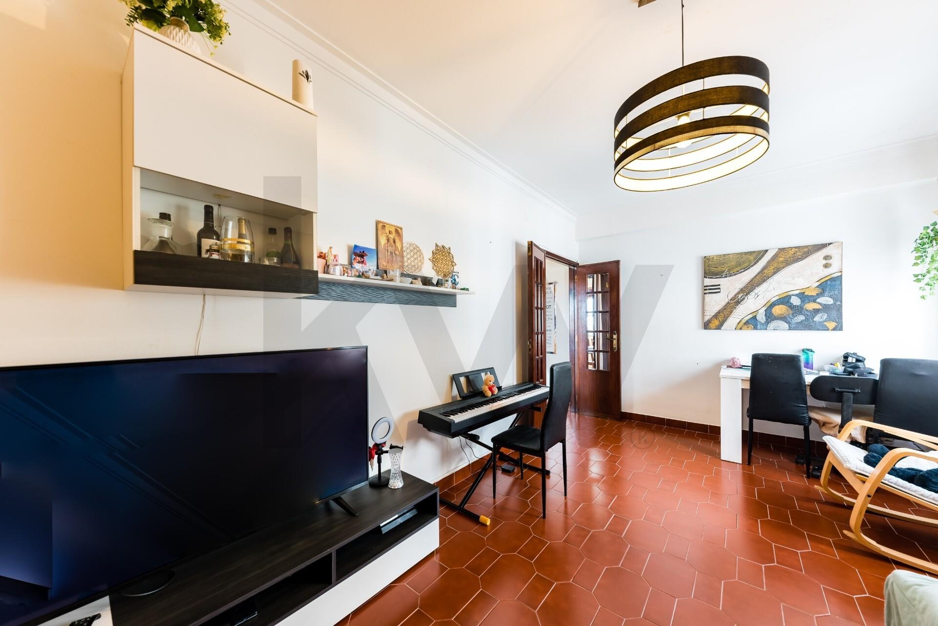 Apartamento T3 à Venda em Mem Martins - Lisboa - Portugal - 1