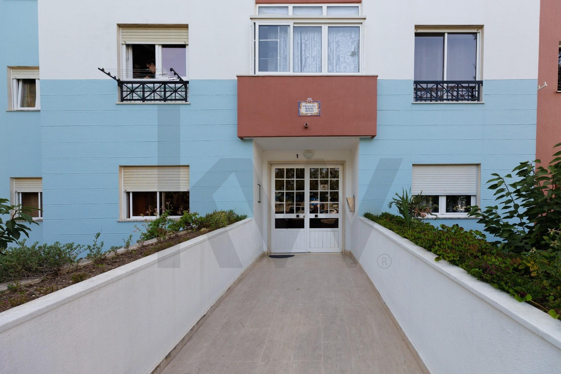 Apartamento T3 à Venda em Mem Martins - Lisboa - Portugal - 1