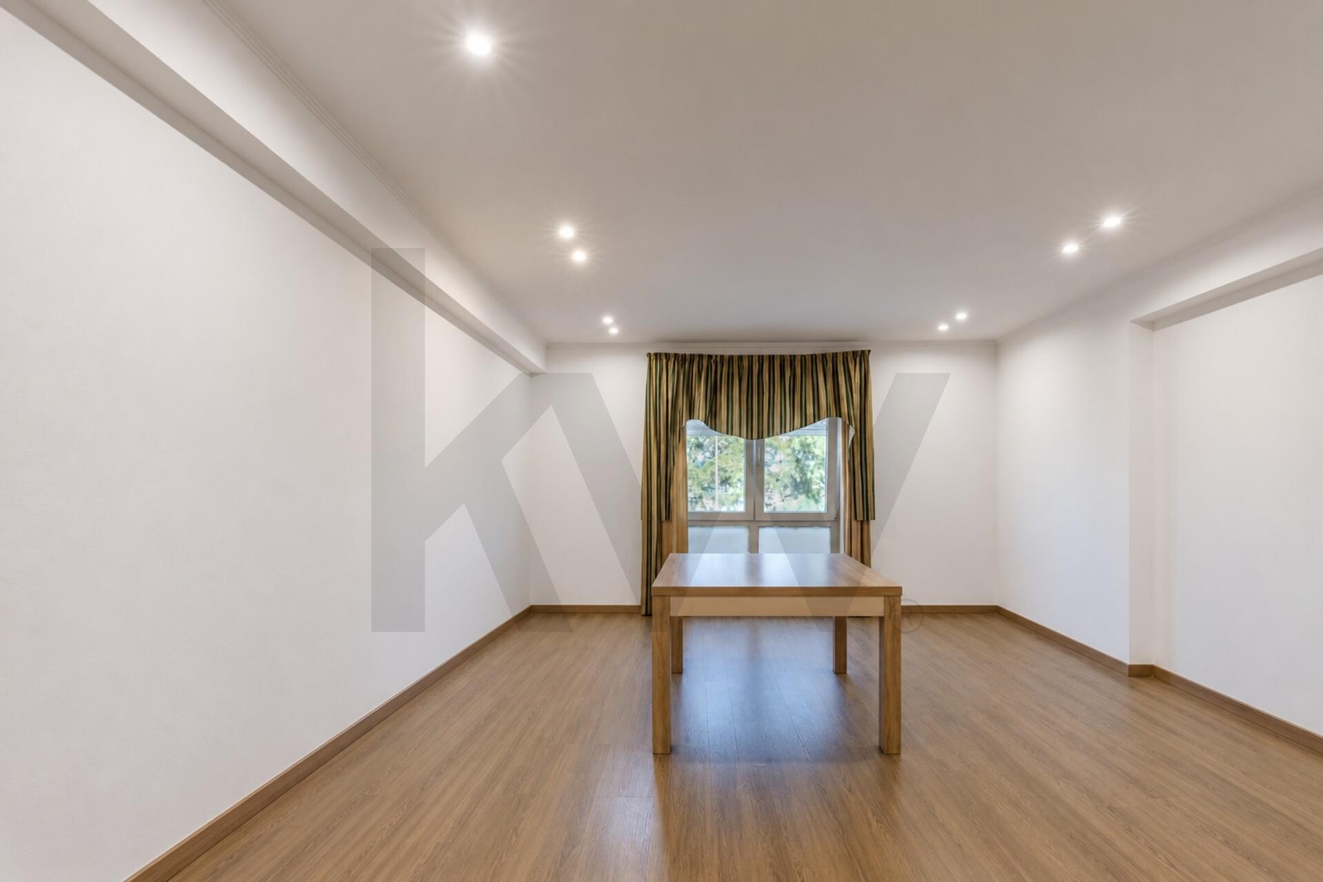 Apartamento T3 à Venda em Mem Martins - Lisboa - Portugal - 5