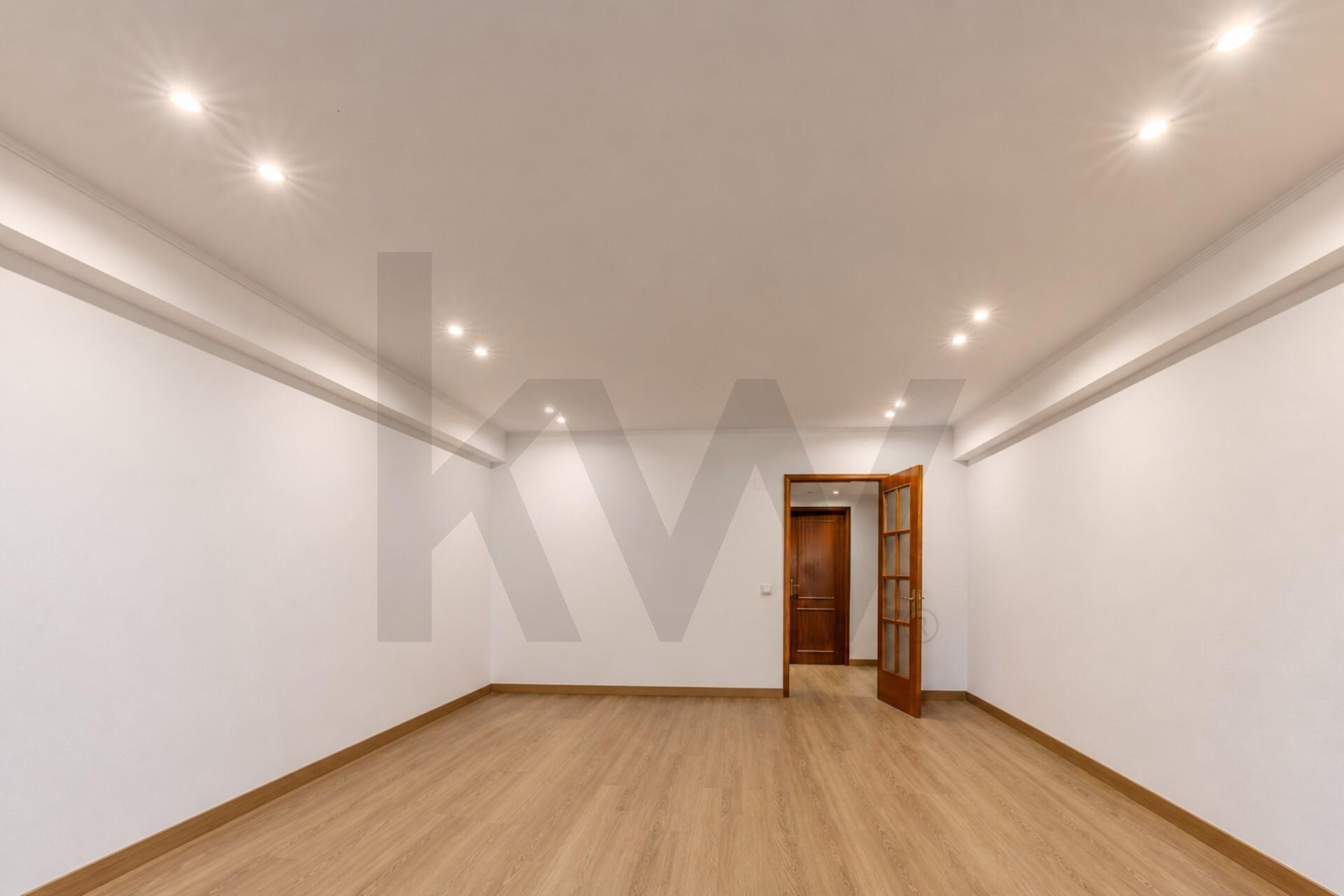 Apartamento T3 à Venda em Mem Martins - Lisboa - Portugal - 7