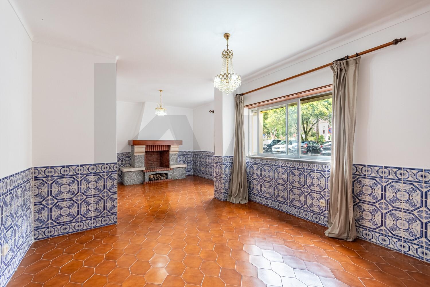 Apartamento T3 à Venda em Mem Martins - Lisboa - Portugal - 3