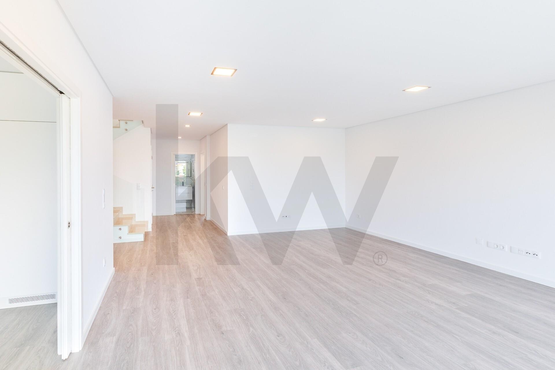 Apartamento T3 à Venda em Montijo - Setúbal - Portugal - 3