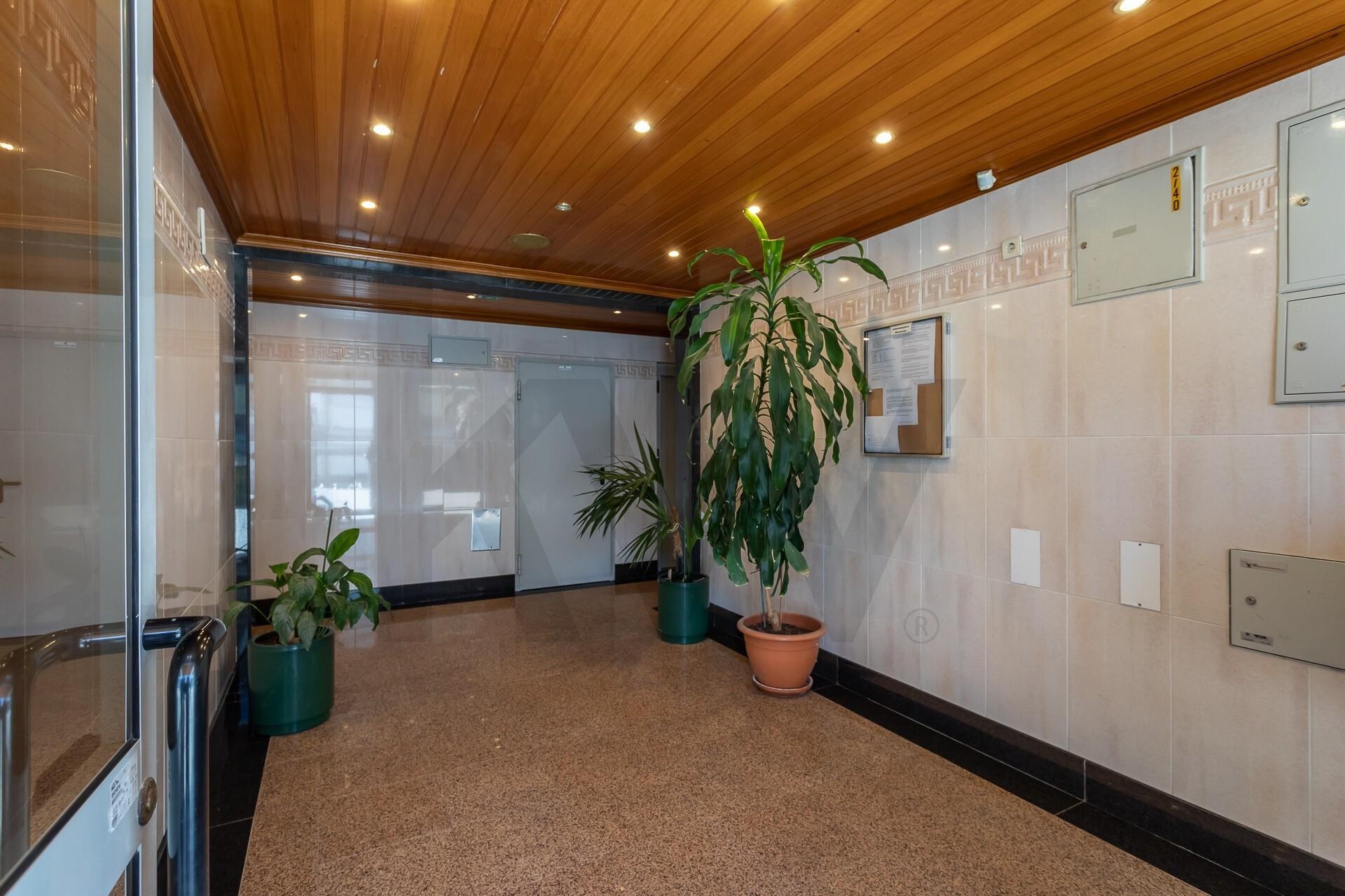 Apartamento T3 à Venda em Oeiras - Lisboa - Portugal - 2