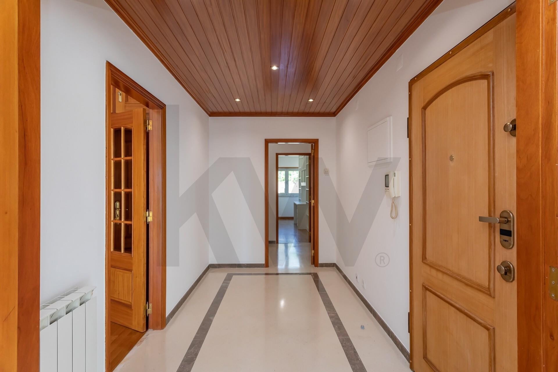 Apartamento T3 à Venda em Oeiras - Lisboa - Portugal - 4