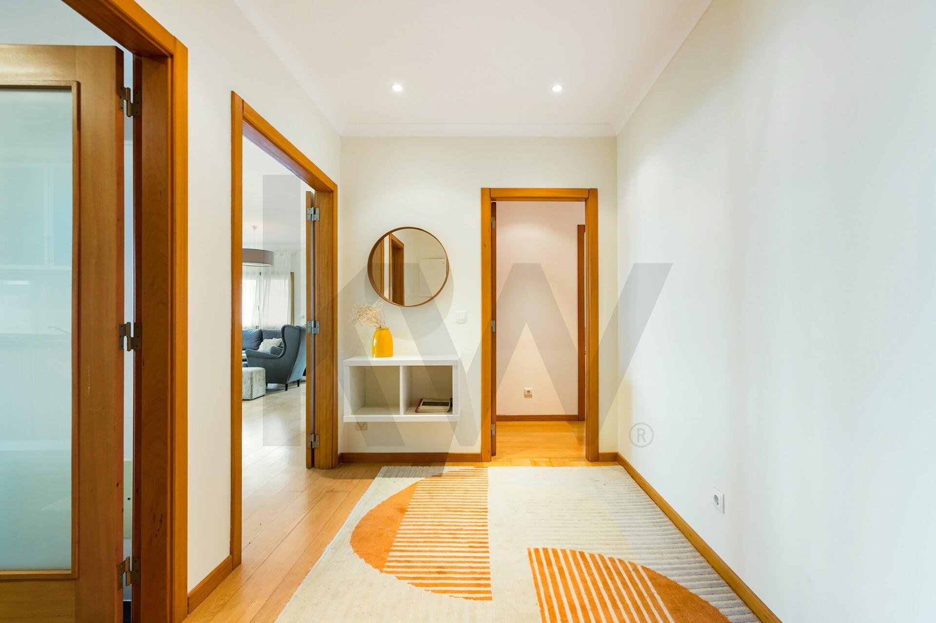 Apartamento T3 à Venda em Oeiras - Lisboa - Portugal - 3