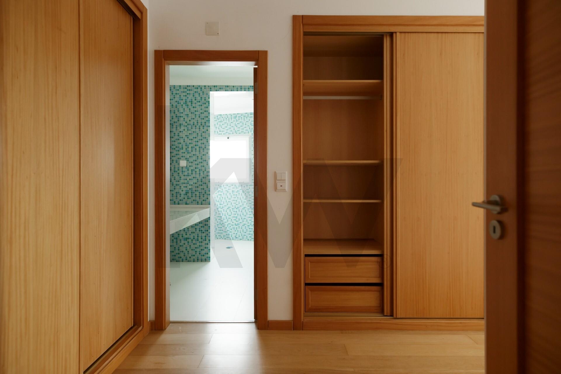 Apartamento de 3 dormitorios en venta en Oeiras - Lisboa - Portugal - 2