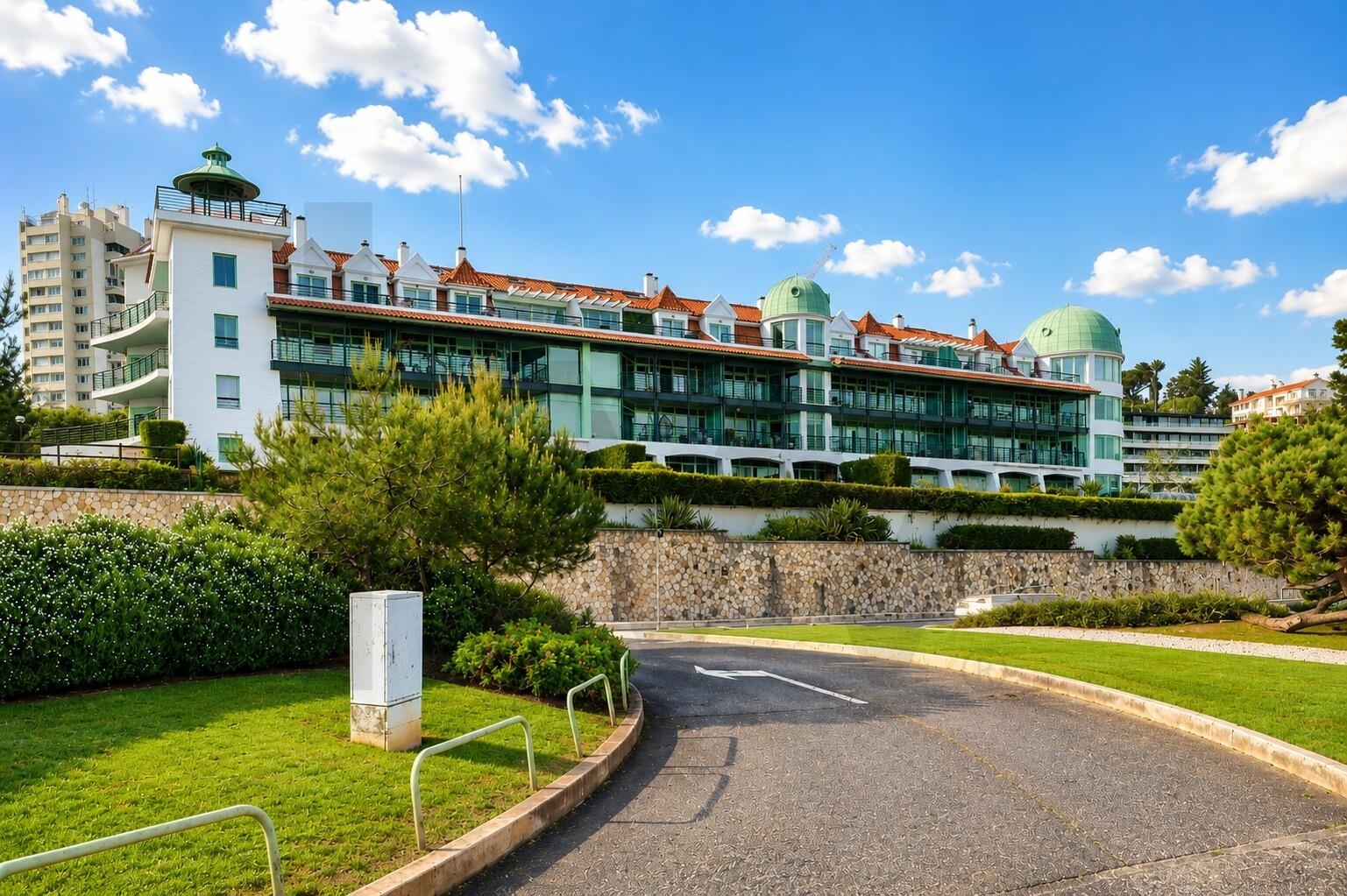 Apartamento T3 à Venda em Oeiras - Lisboa - Portugal - 2