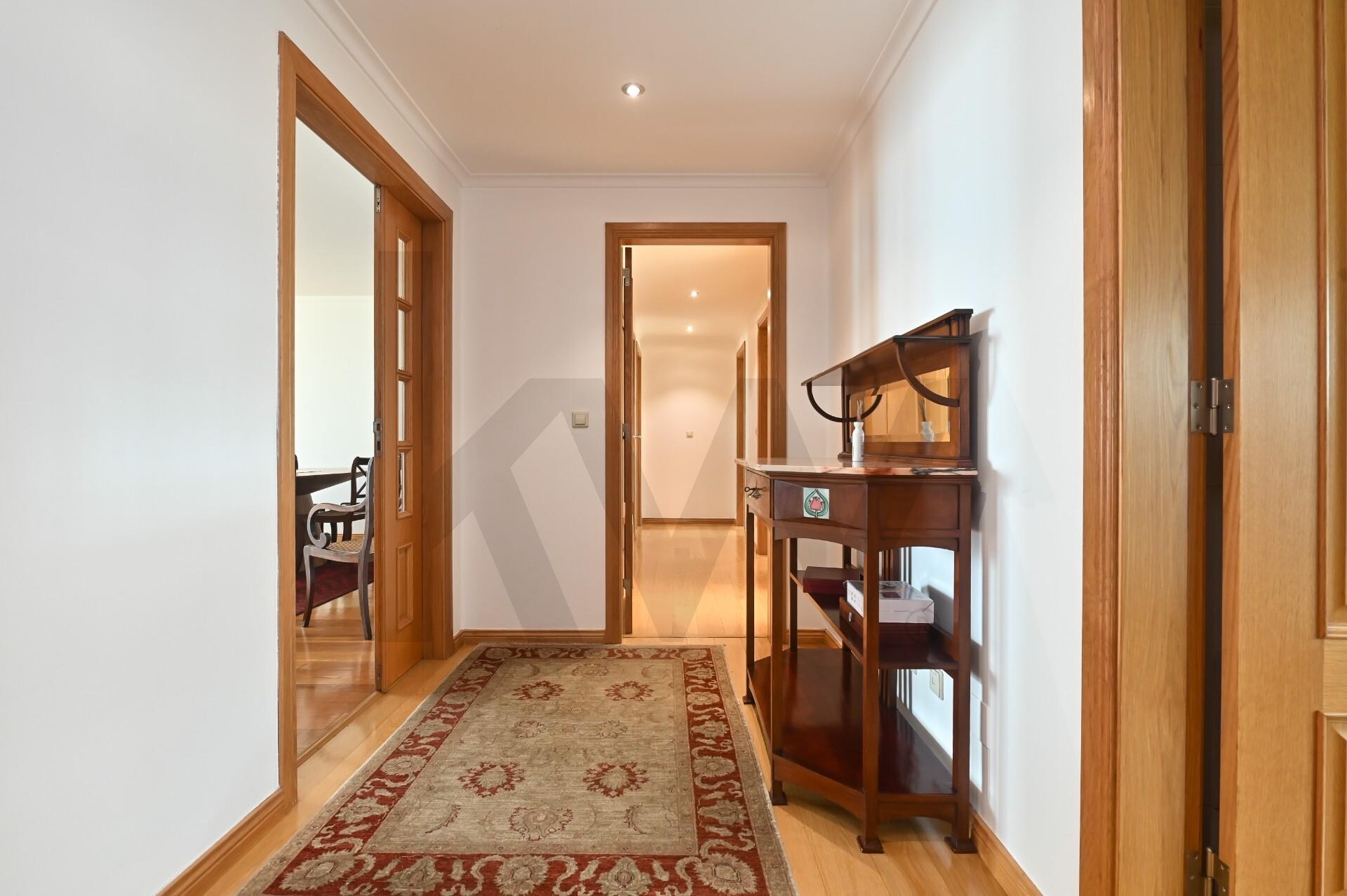 Apartamento T3 à Venda em Oeiras - Lisboa - Portugal - 4
