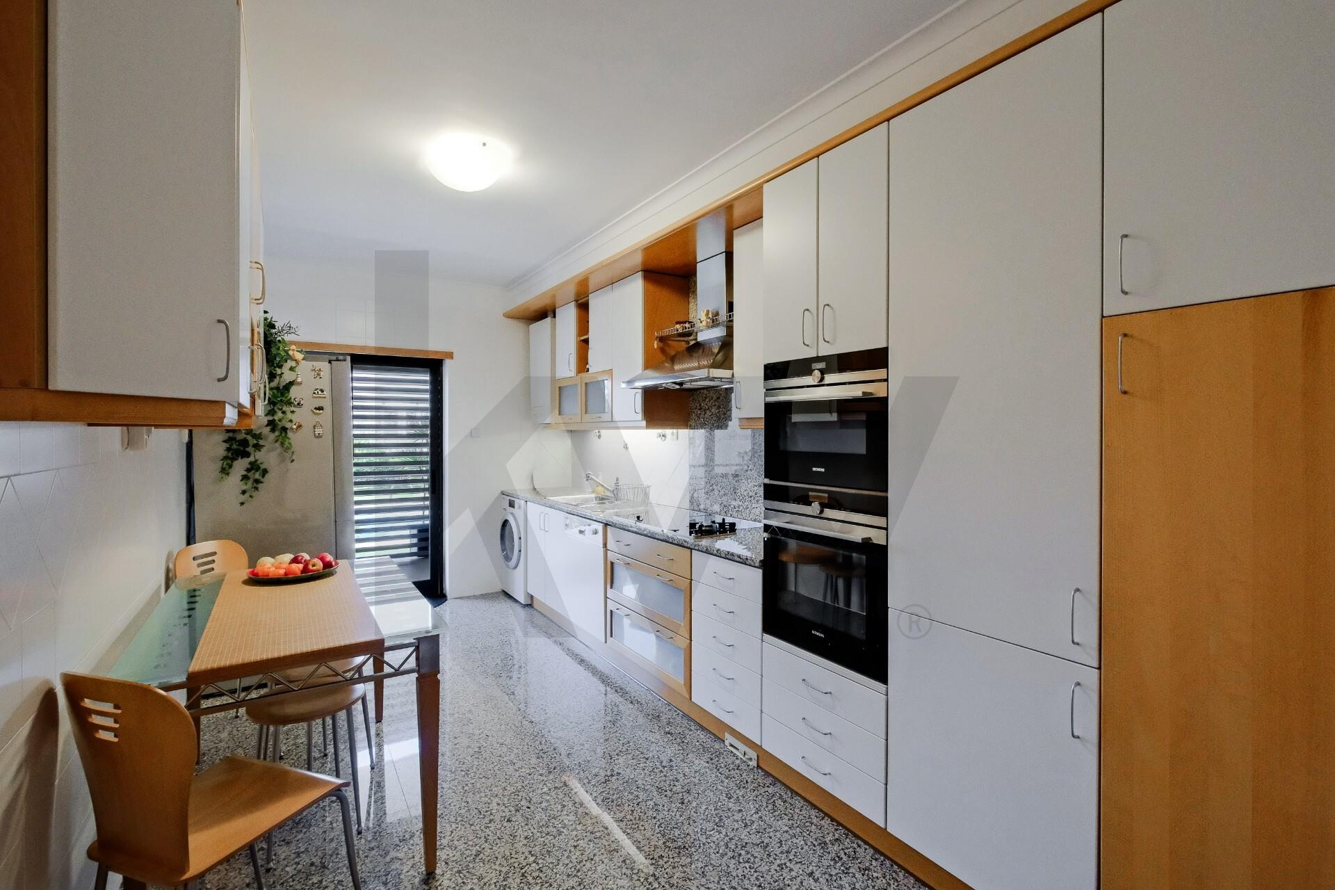 Apartamento T3 à Venda em Oeiras - Lisboa - Portugal - 4