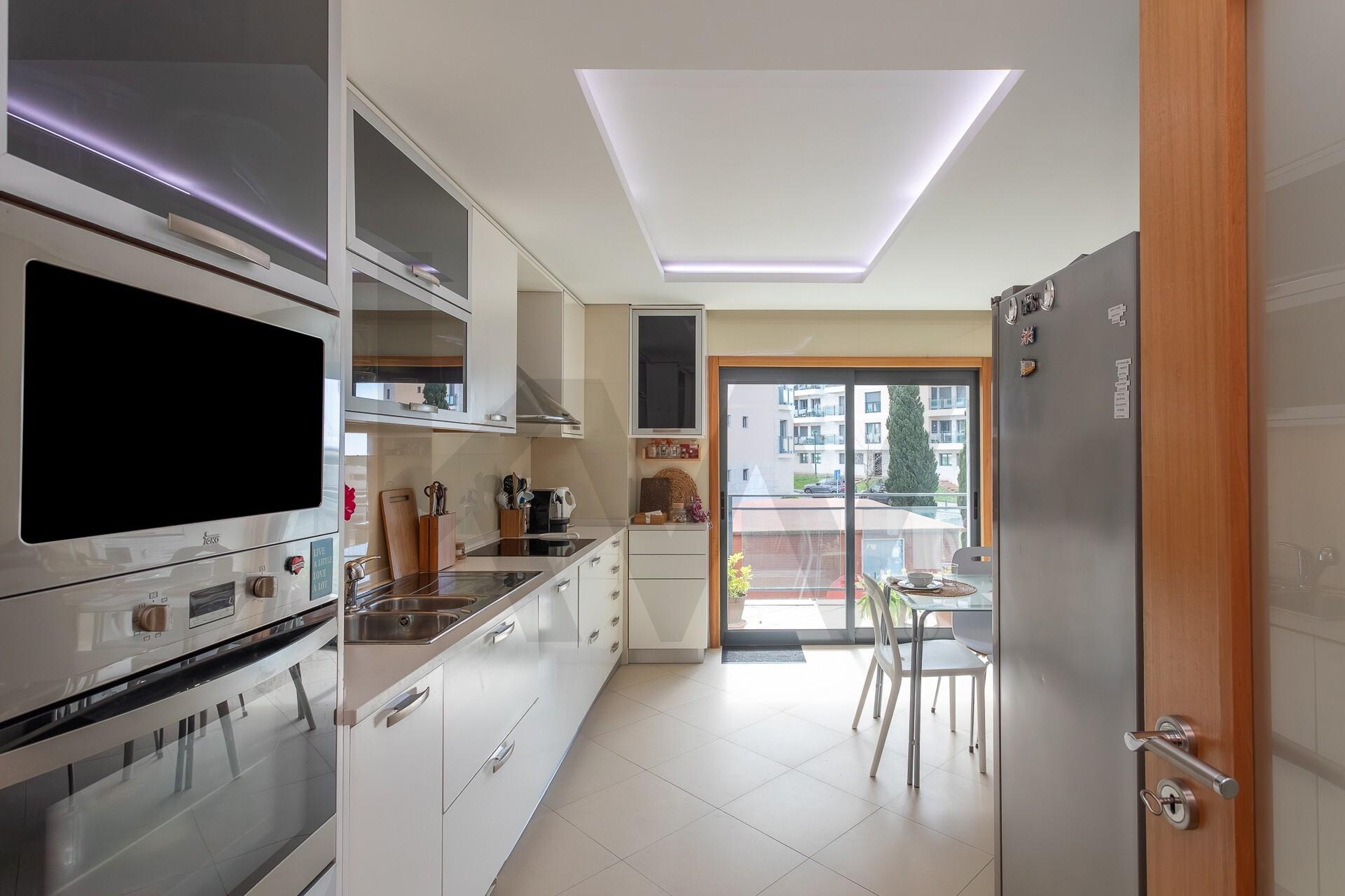 Apartamento T3 à Venda em Oeiras - Lisboa - Portugal - 1