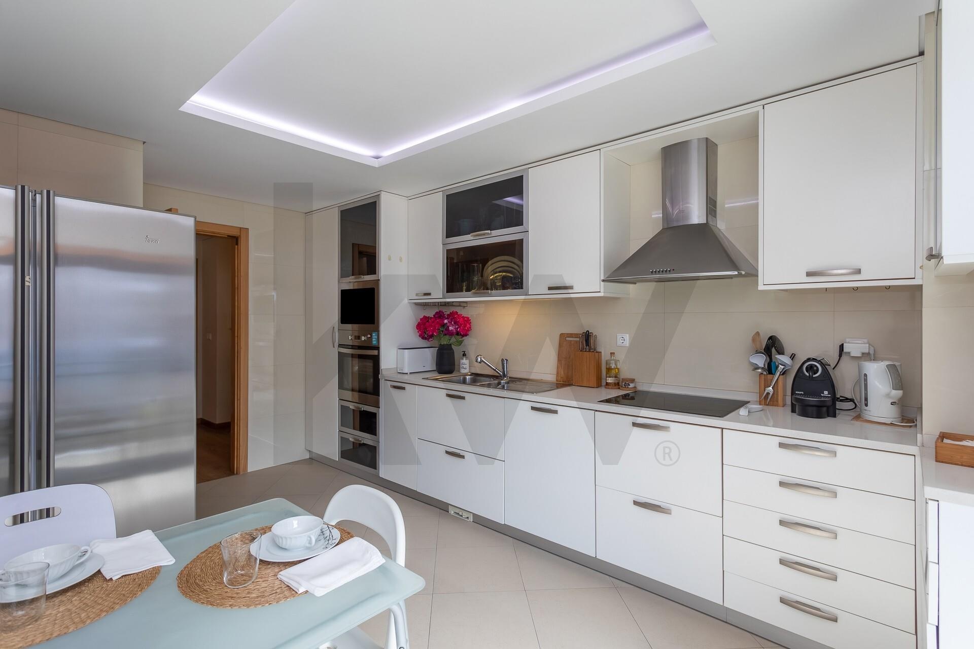 Apartamento T3 à Venda em Oeiras - Lisboa - Portugal - 3
