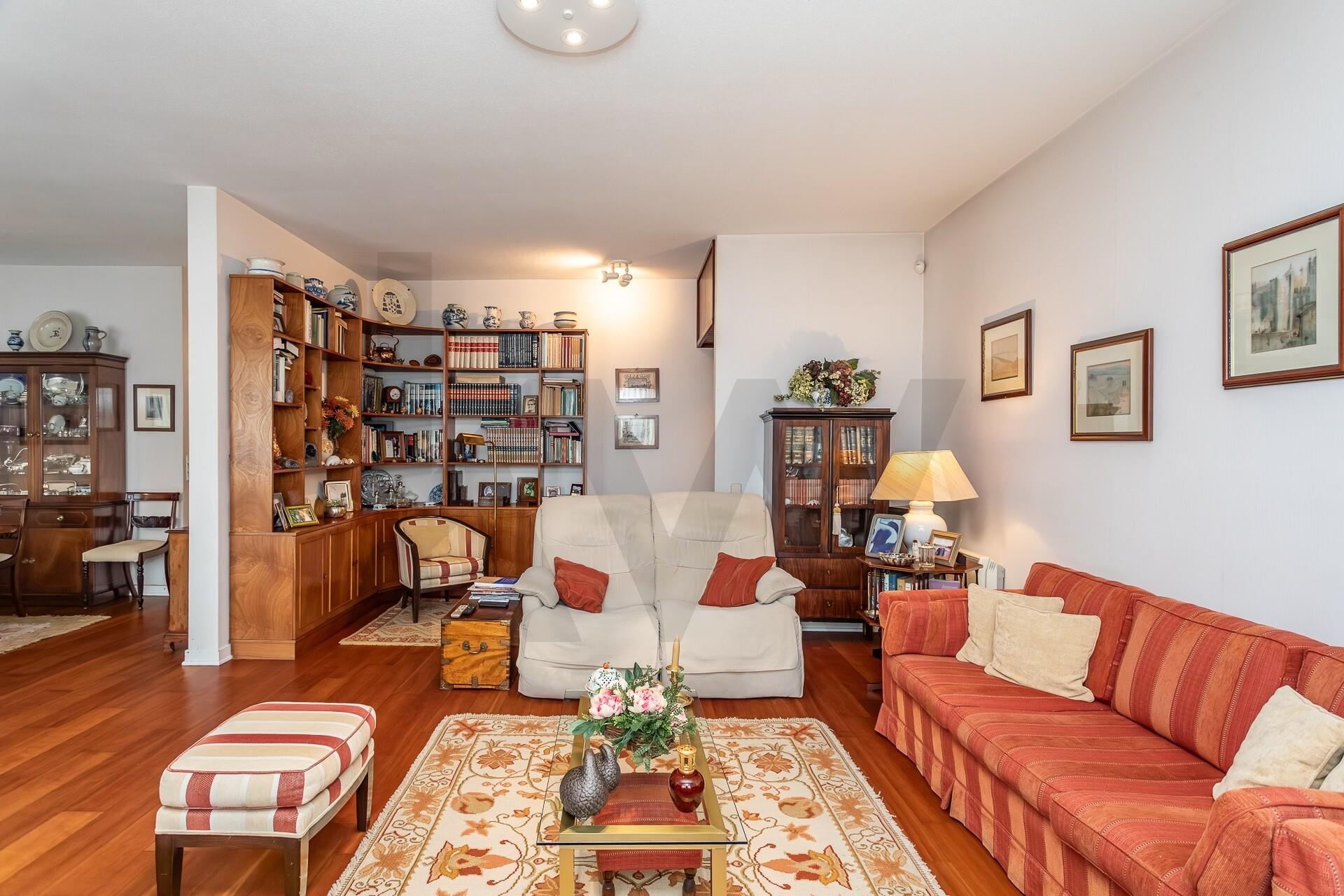 Apartamento T3 à Venda em Oeiras - Lisboa - Portugal - 1