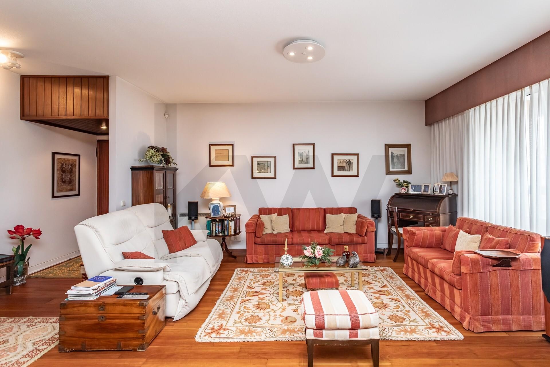 Apartamento T3 à Venda em Oeiras - Lisboa - Portugal - 2