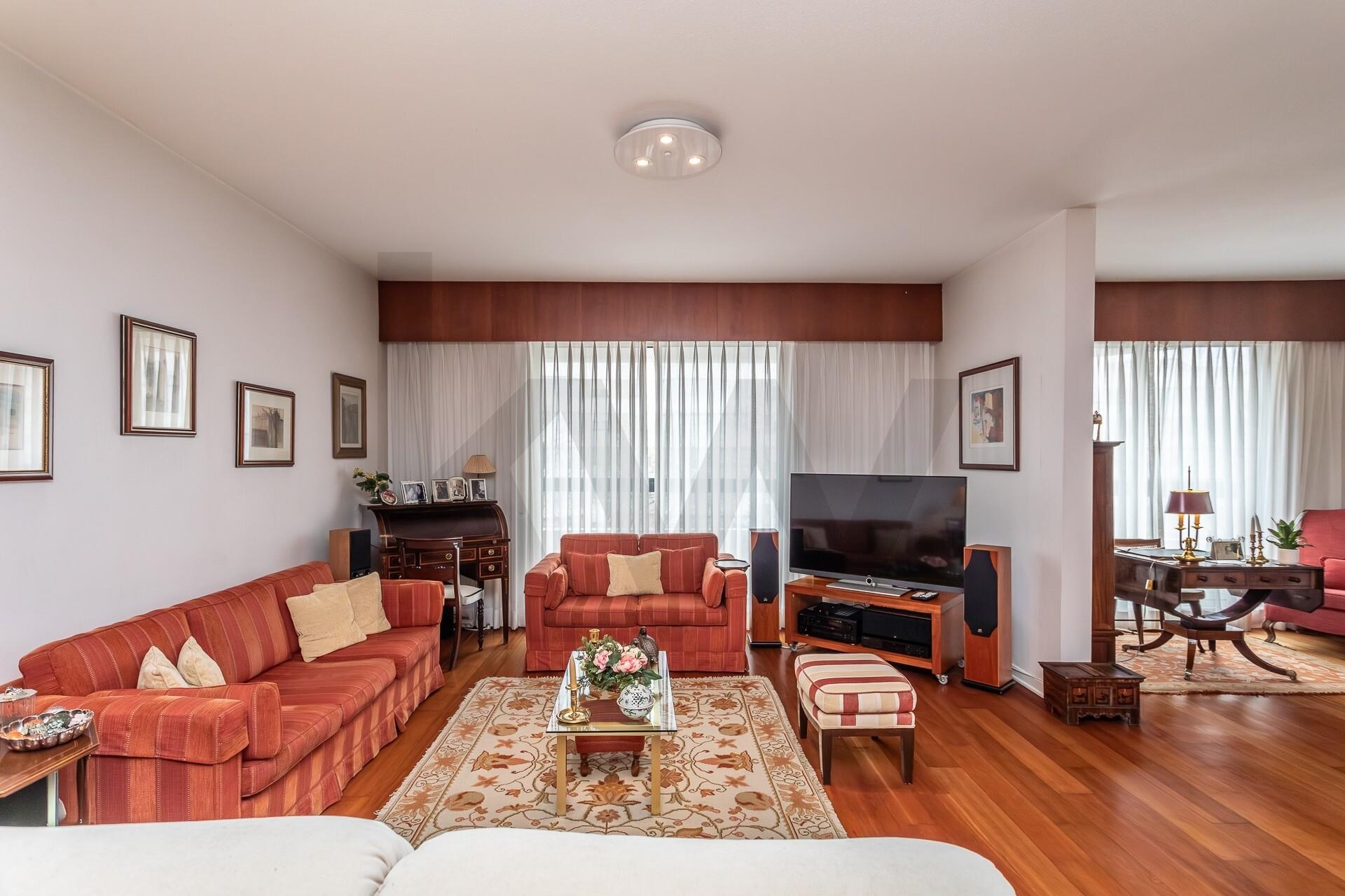 Apartamento T3 à Venda em Oeiras - Lisboa - Portugal - 3