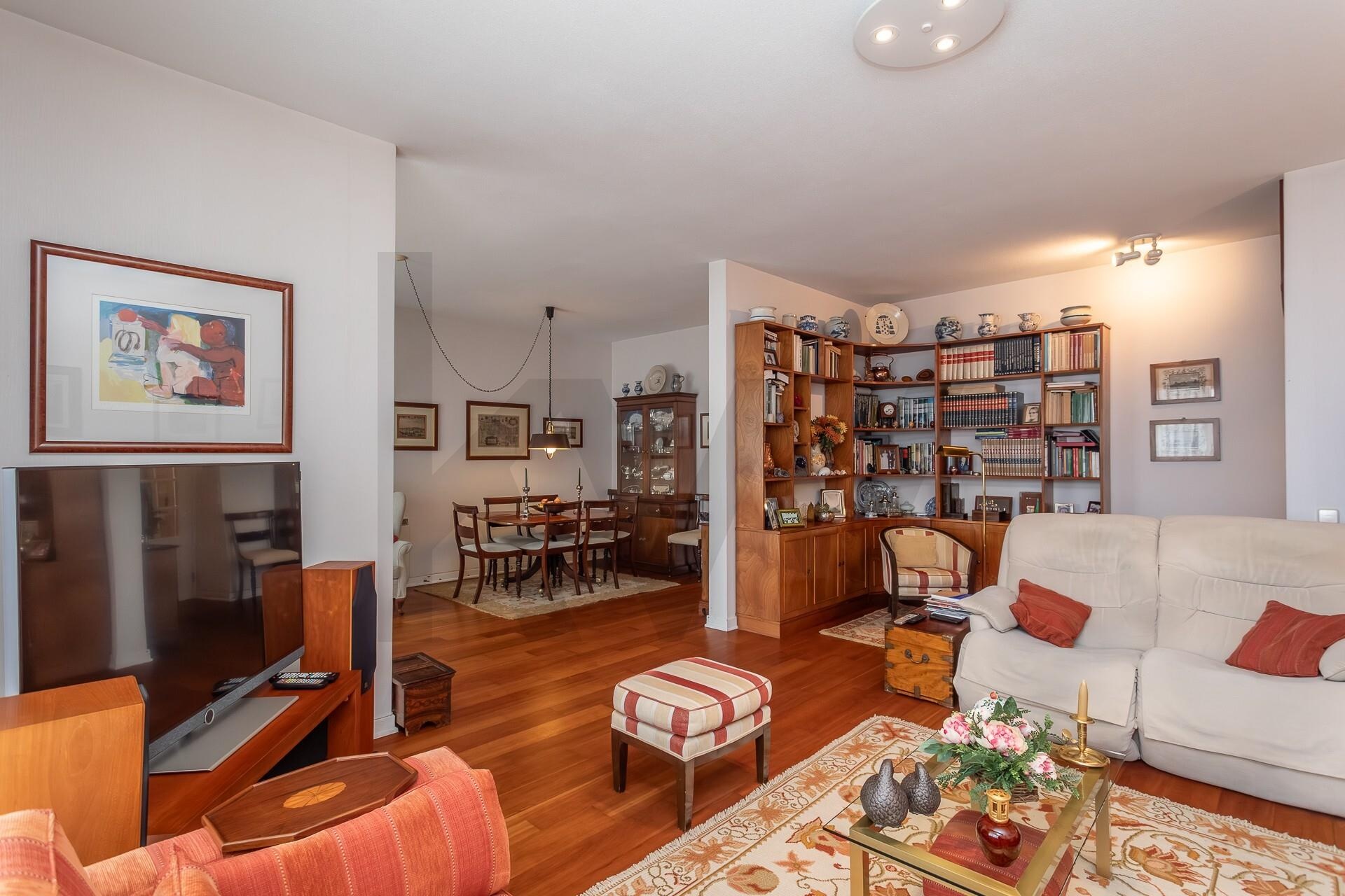 Apartamento T3 à Venda em Oeiras - Lisboa - Portugal - 4
