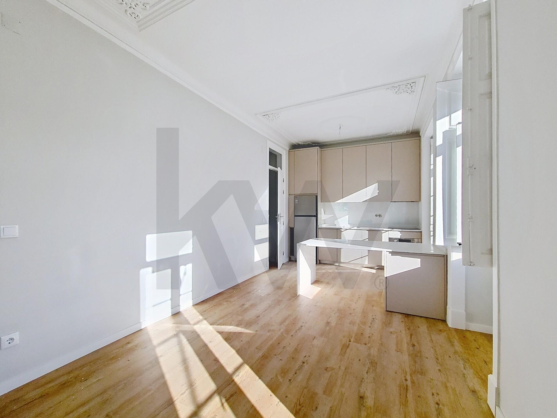 Apartamento T3 à Venda em Oeiras - Lisboa - Portugal - 2