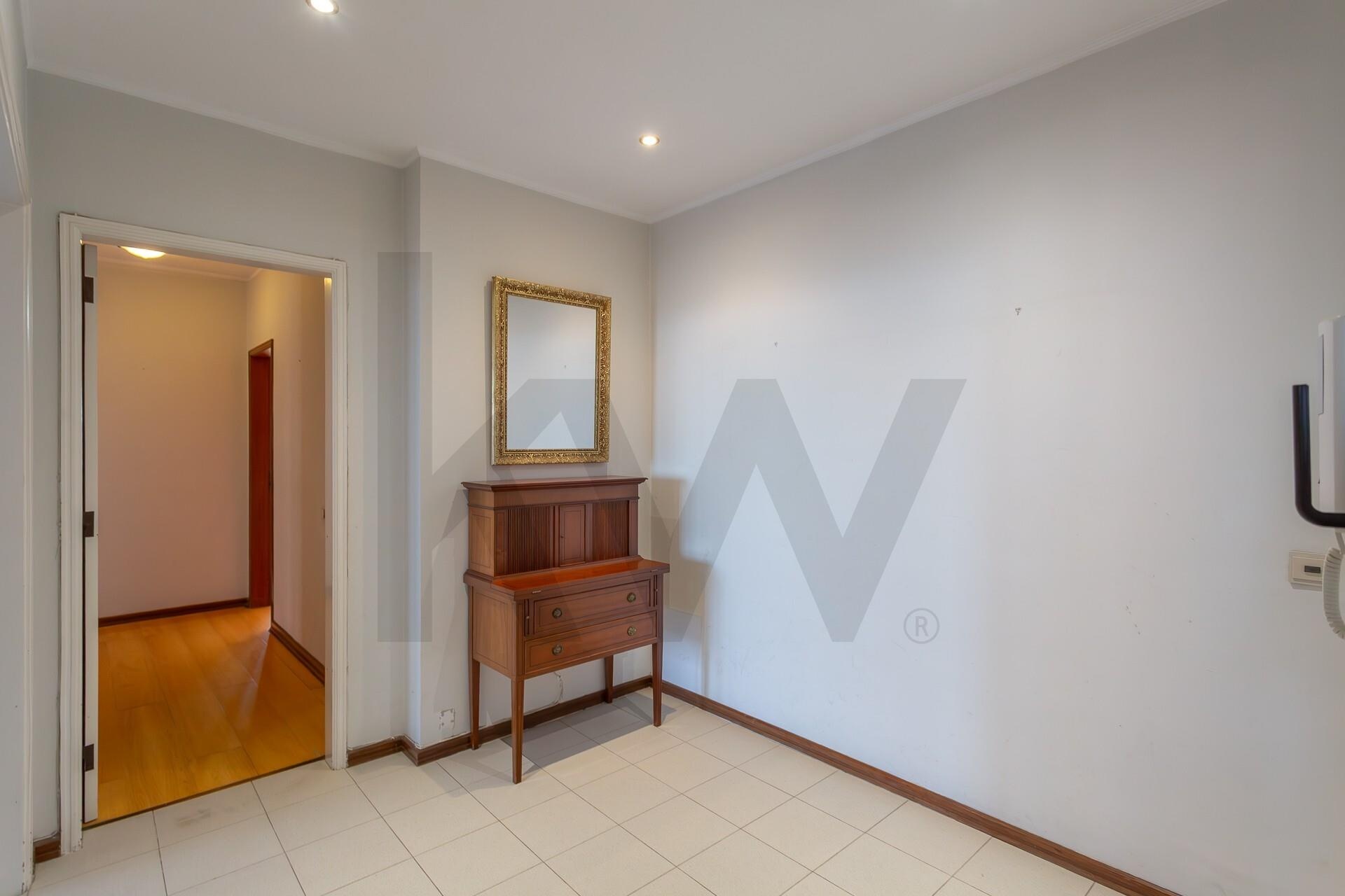 Apartamento T3 à Venda em Oeiras - Lisboa - Portugal - 3