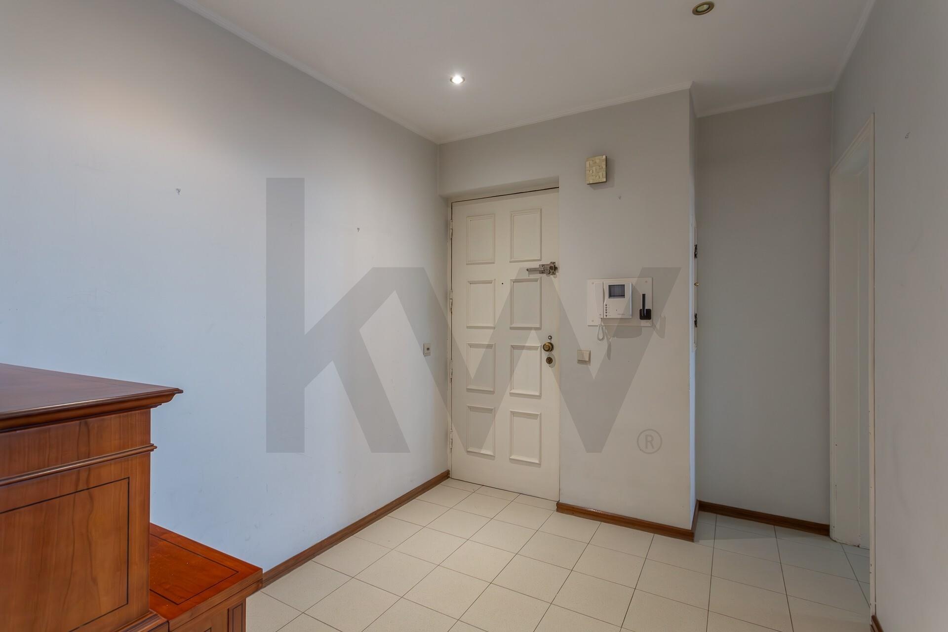 Apartamento T3 à Venda em Oeiras - Lisboa - Portugal - 4