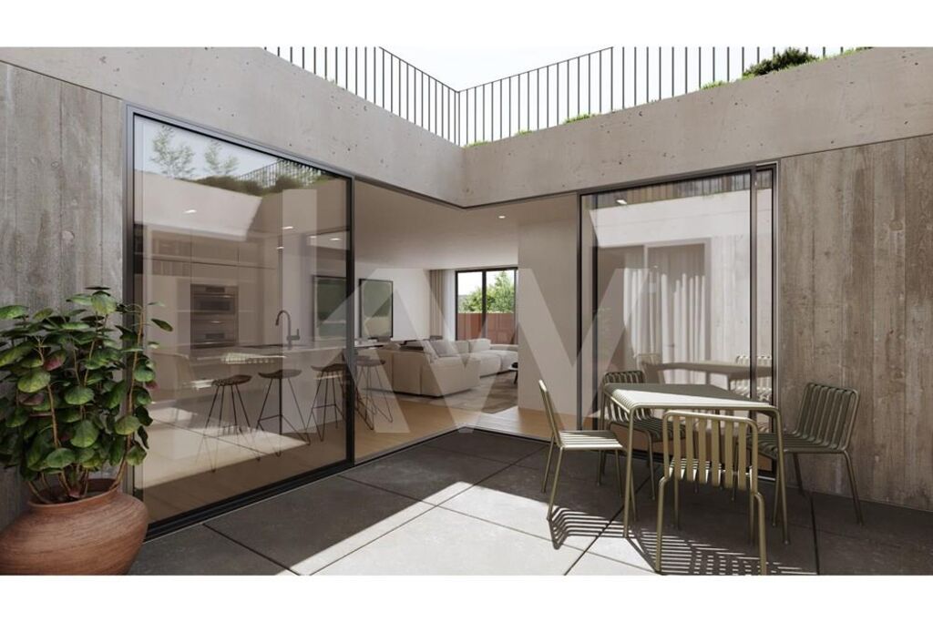 Apartamento T3 na Planta à Venda em Porto - Portugal - 2