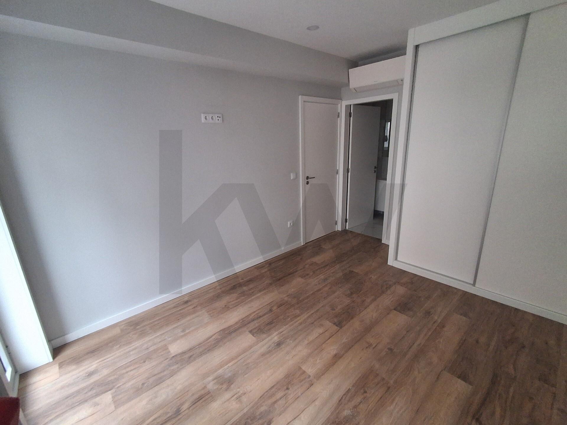 Apartamento T3 à Venda em Porto - Portugal - 7