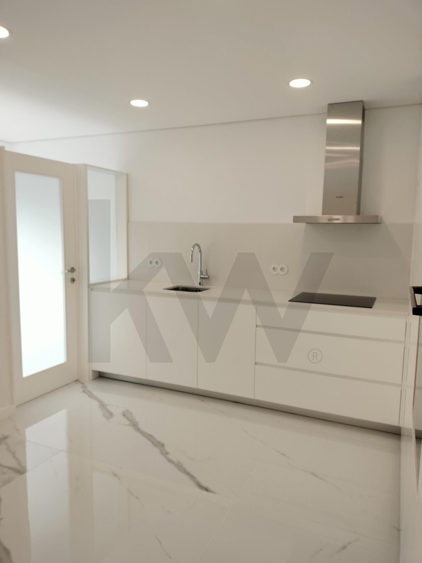 Apartamento T3 à Venda em Porto - Portugal - 1