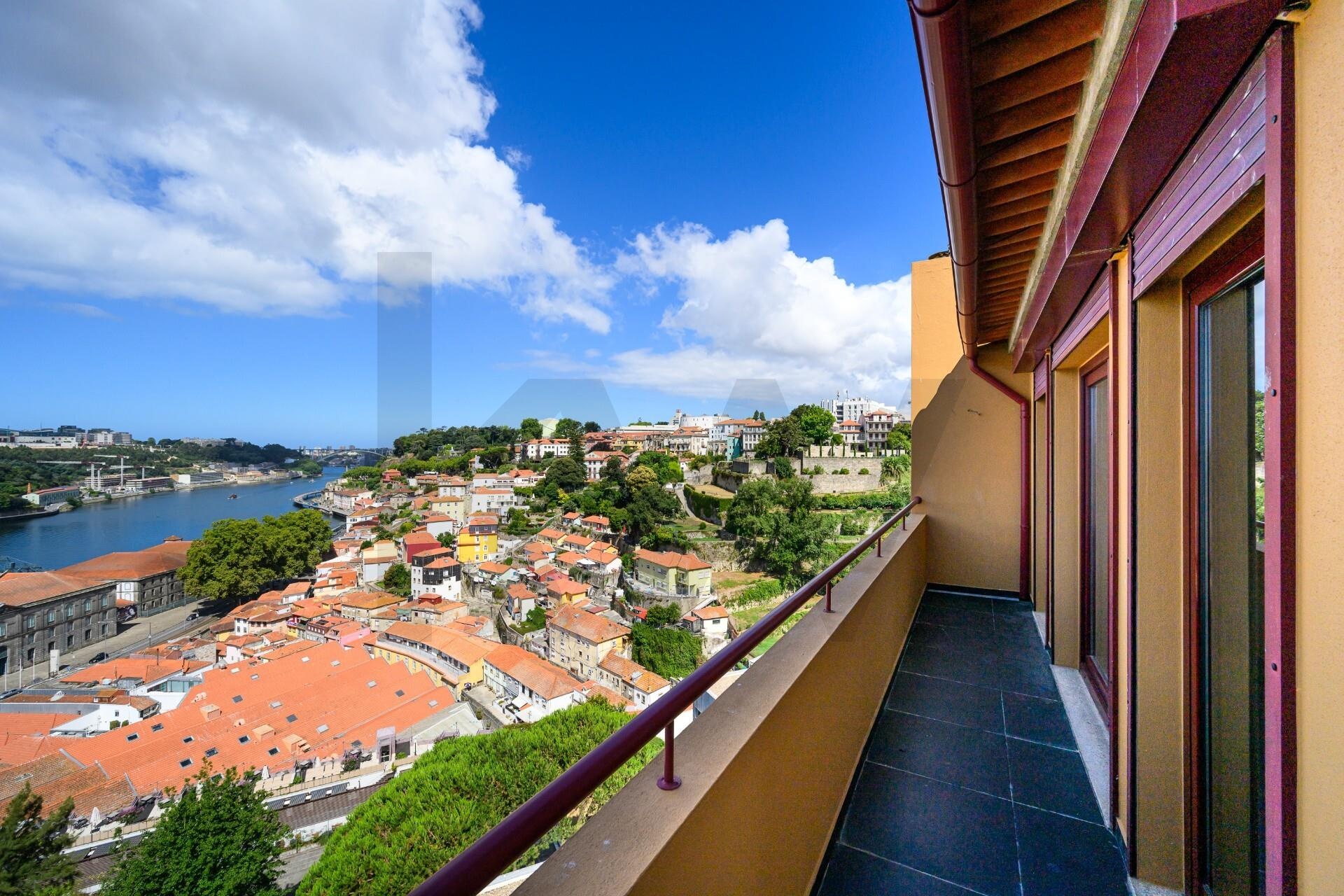 Apartamento T3 à Venda em Porto - Portugal - 3
