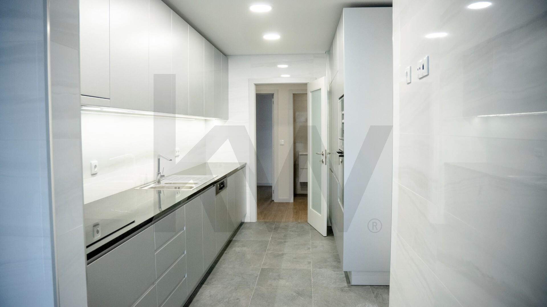 Apartamento T3 à Venda em Porto - Portugal - 8