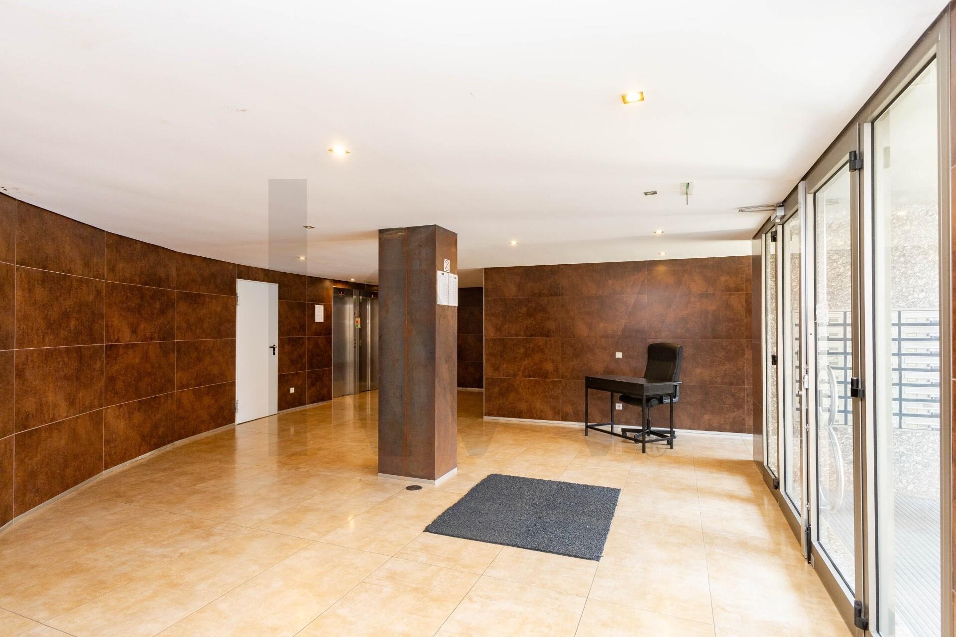 Apartamento T3 à Venda em Porto - Portugal - 2